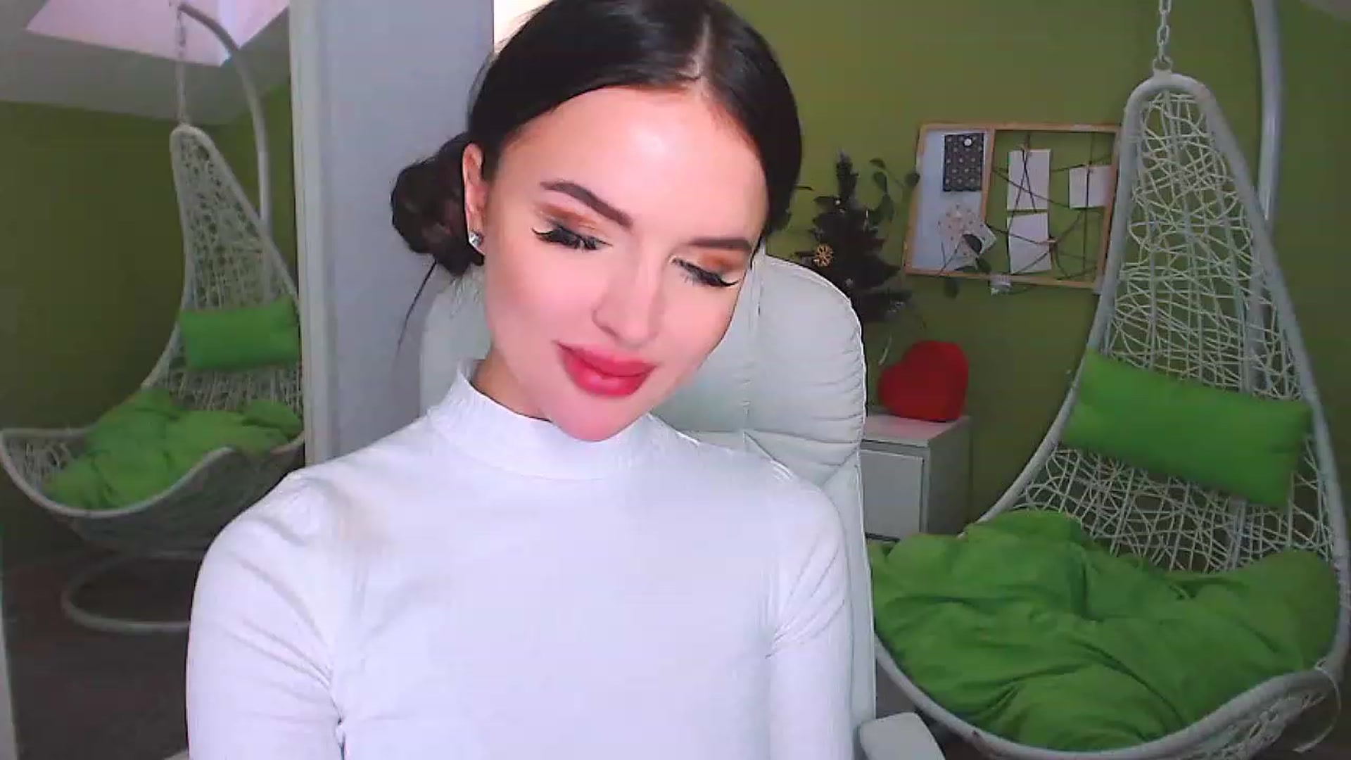 Gallery image thumbnail from JenniferMoris's myfreecams stream on, 12/30/2022, 12:28 image 10 of 20
