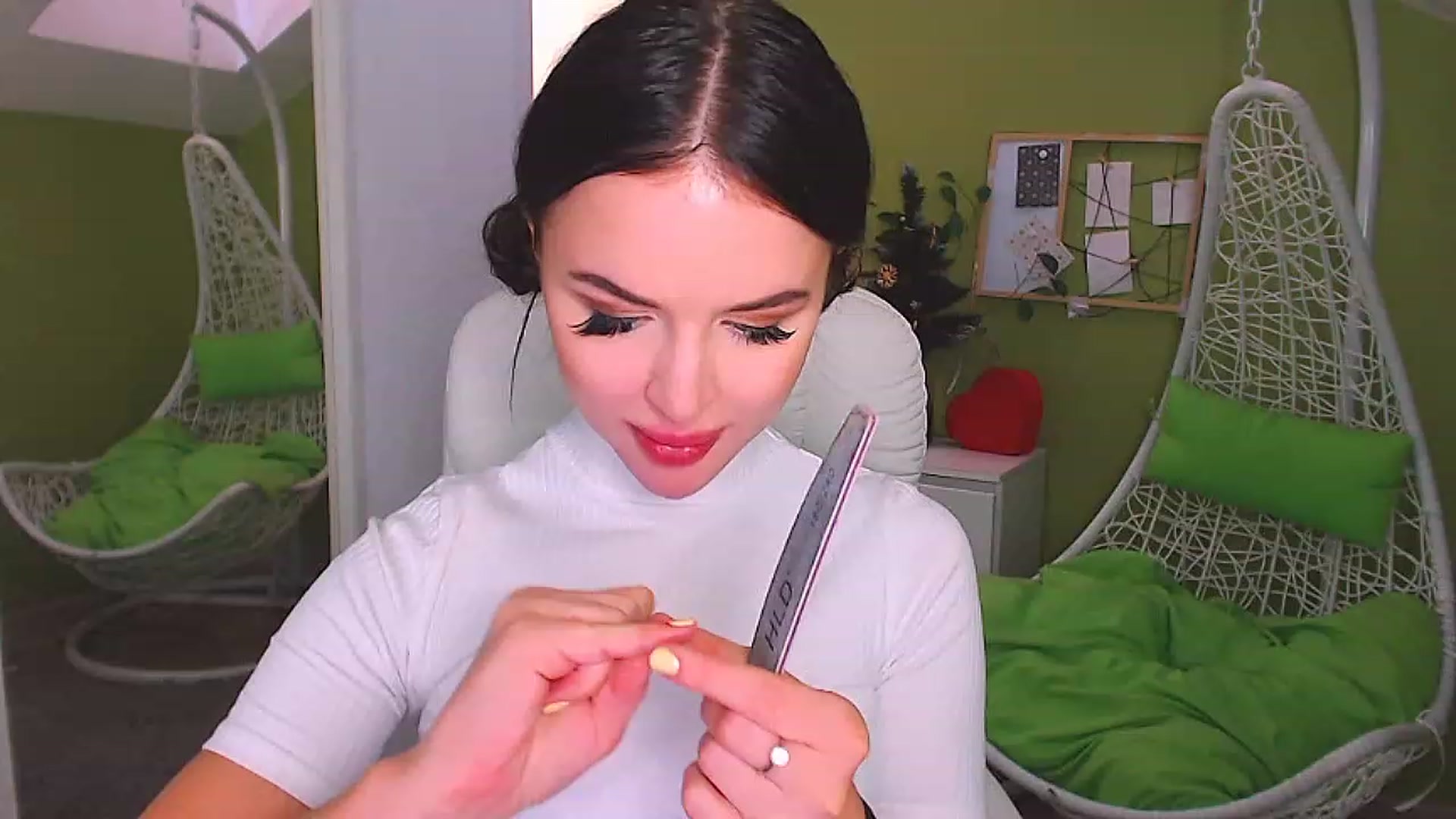 Gallery image thumbnail from JenniferMoris's myfreecams stream on, 12/30/2022, 12:28 image 13 of 20