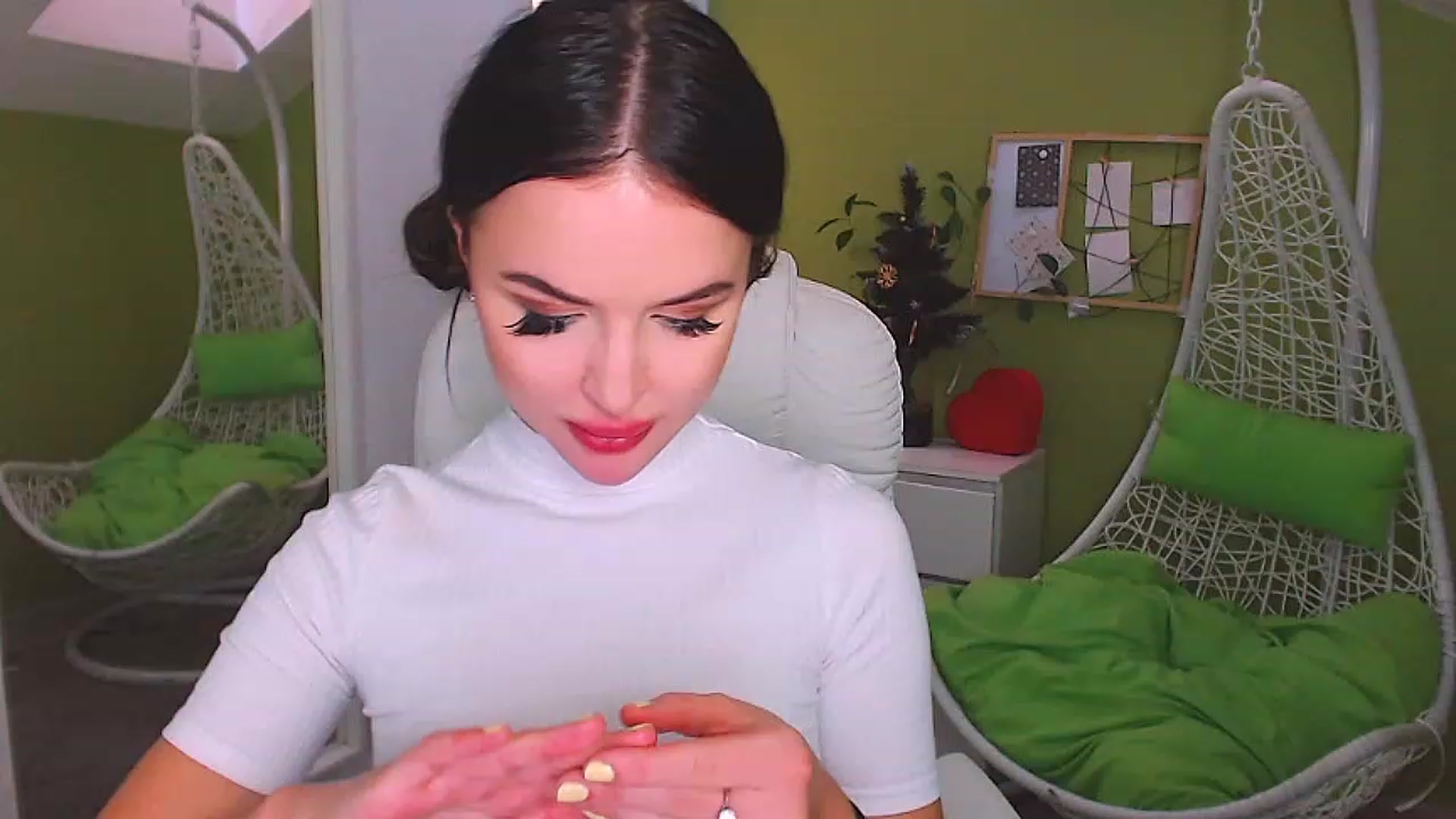 Gallery image thumbnail from JenniferMoris's myfreecams stream on, 12/30/2022, 12:28 image 2 of 20