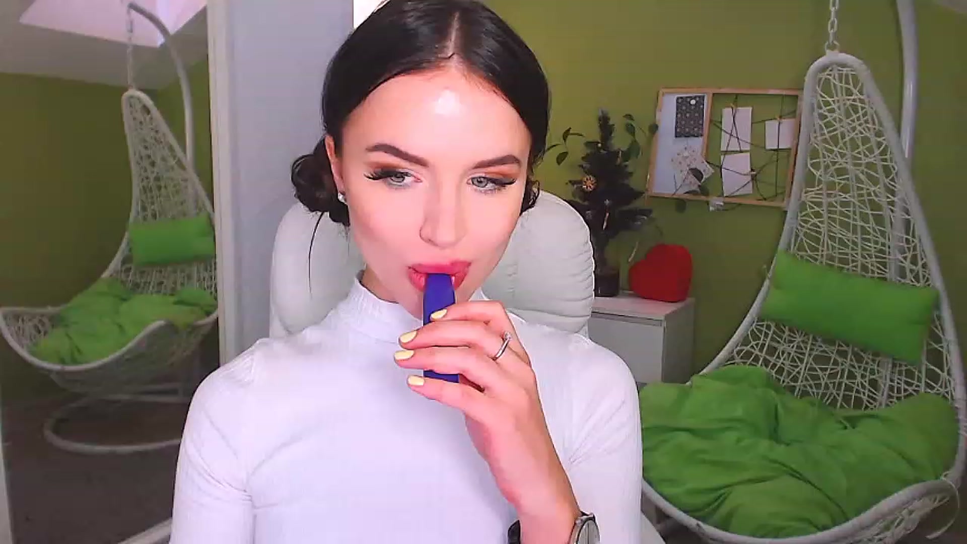 Gallery image thumbnail from JenniferMoris's myfreecams stream on, 12/30/2022, 12:28 image 18 of 20