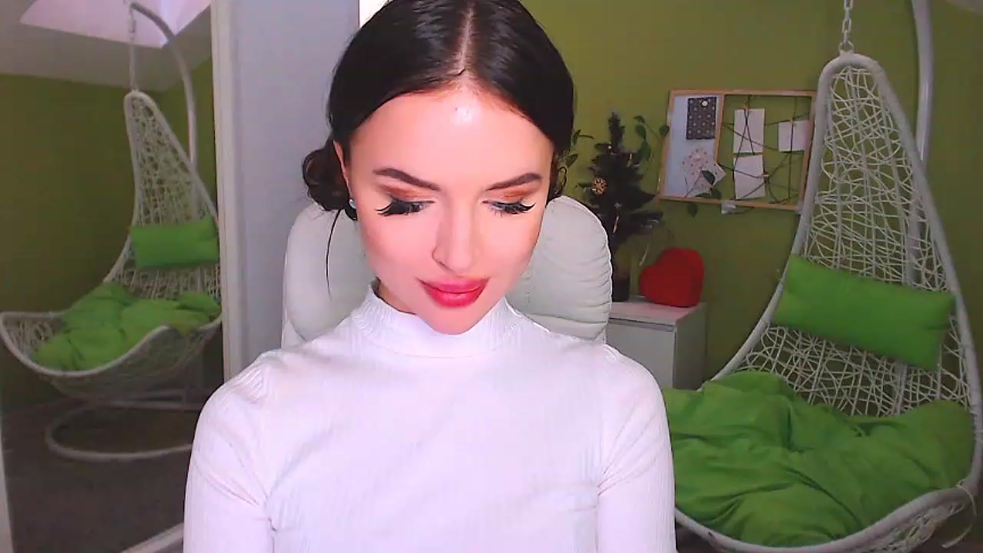 Gallery image thumbnail from JenniferMoris's myfreecams stream on, 12/30/2022, 13:17 image 1 of 20