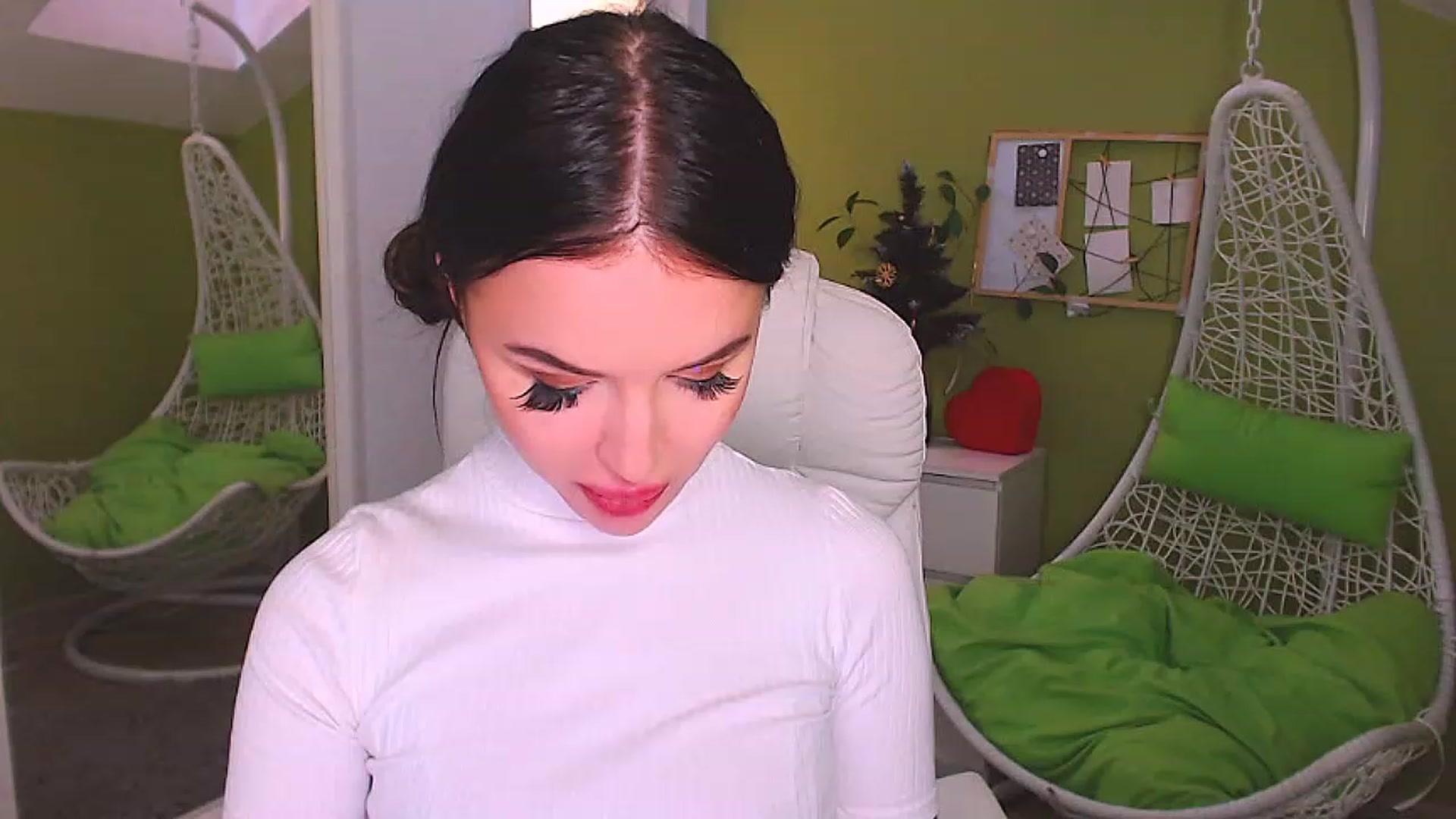 Gallery image thumbnail from JenniferMoris's myfreecams stream on, 12/30/2022, 13:17 image 4 of 20