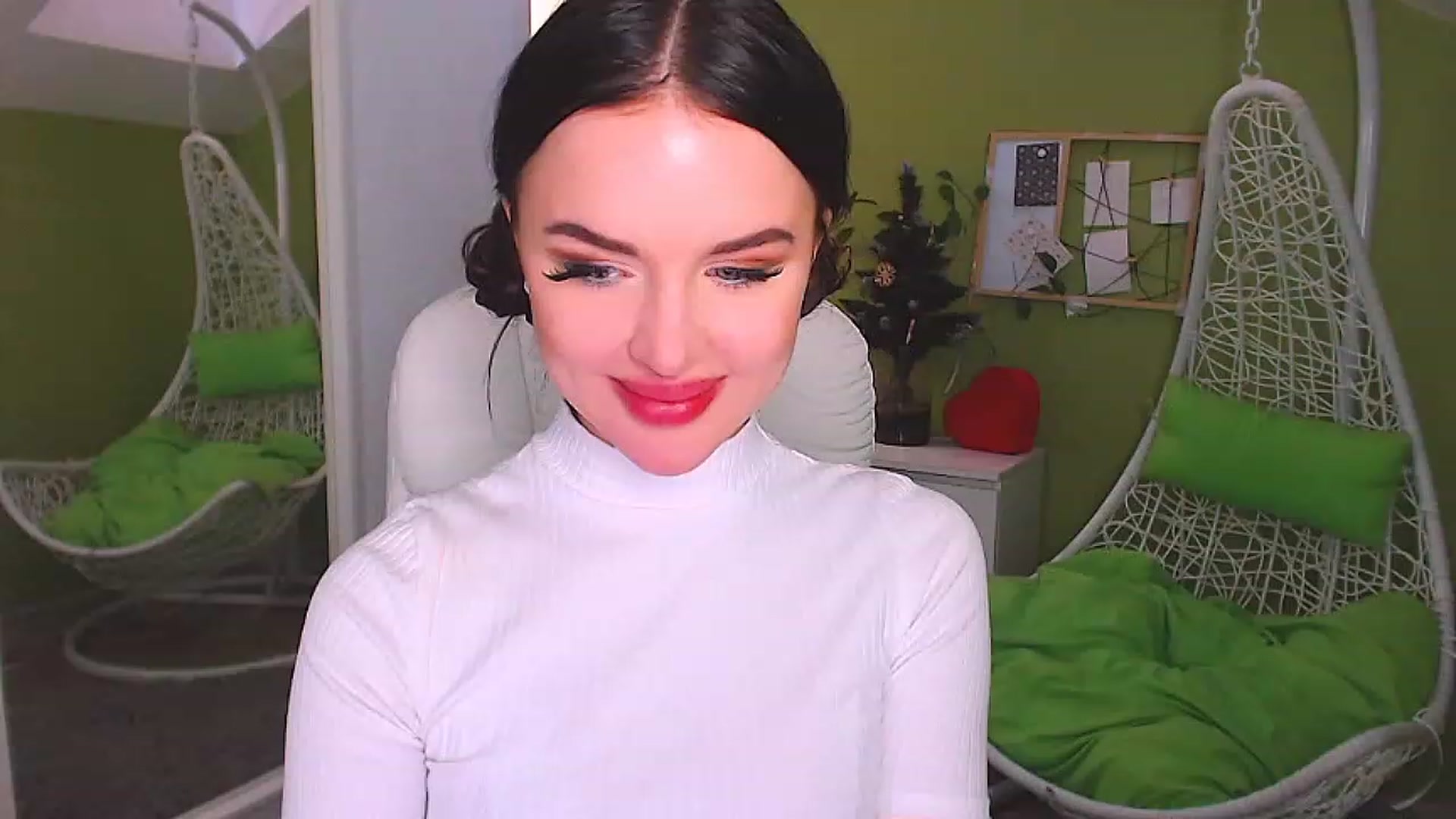 Gallery image thumbnail from JenniferMoris's myfreecams stream on, 12/30/2022, 13:17 image 9 of 20