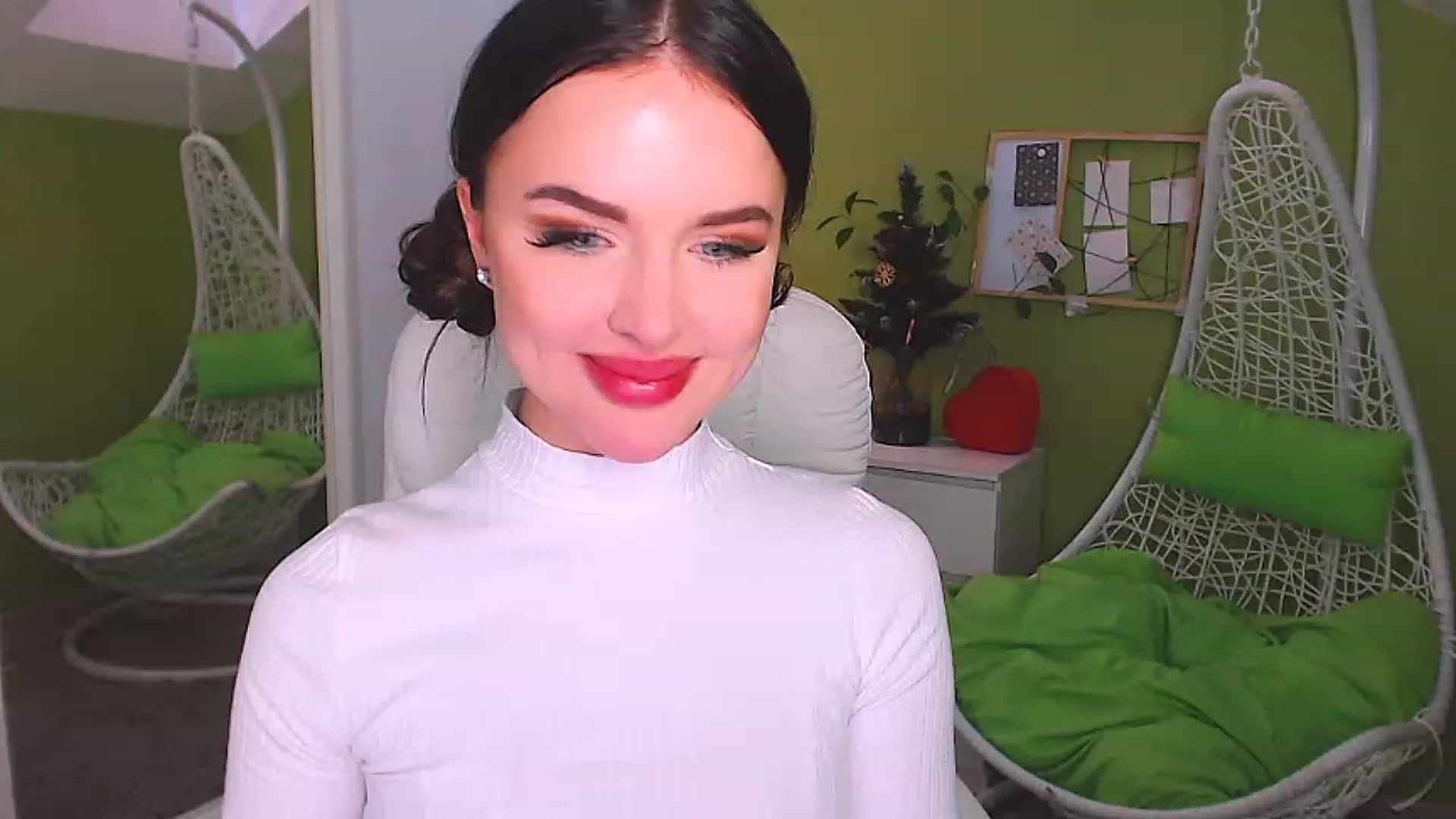 Gallery image thumbnail from JenniferMoris's myfreecams stream on, 12/30/2022, 13:17 image 8 of 20