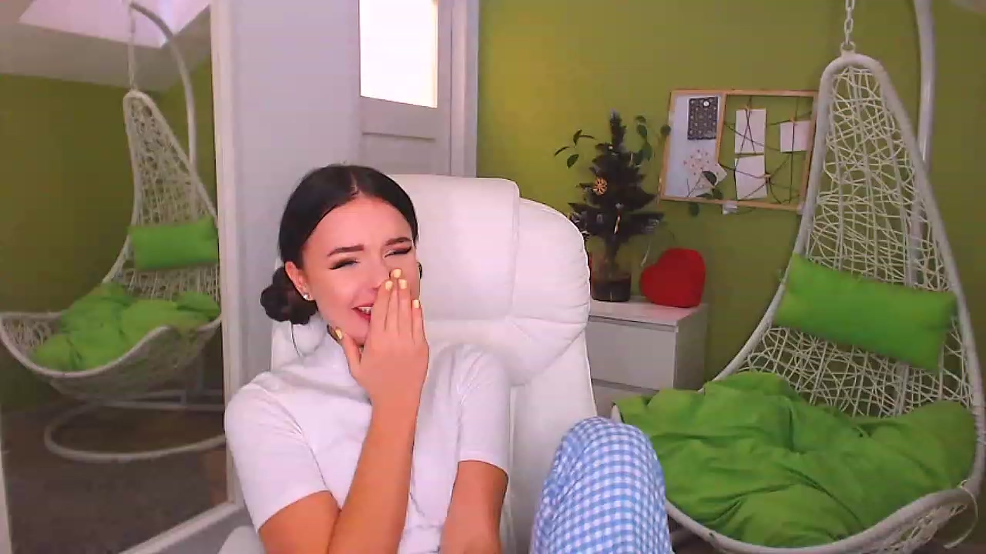 Gallery image thumbnail from JenniferMoris's myfreecams stream on, 12/30/2022, 13:17 image 6 of 20
