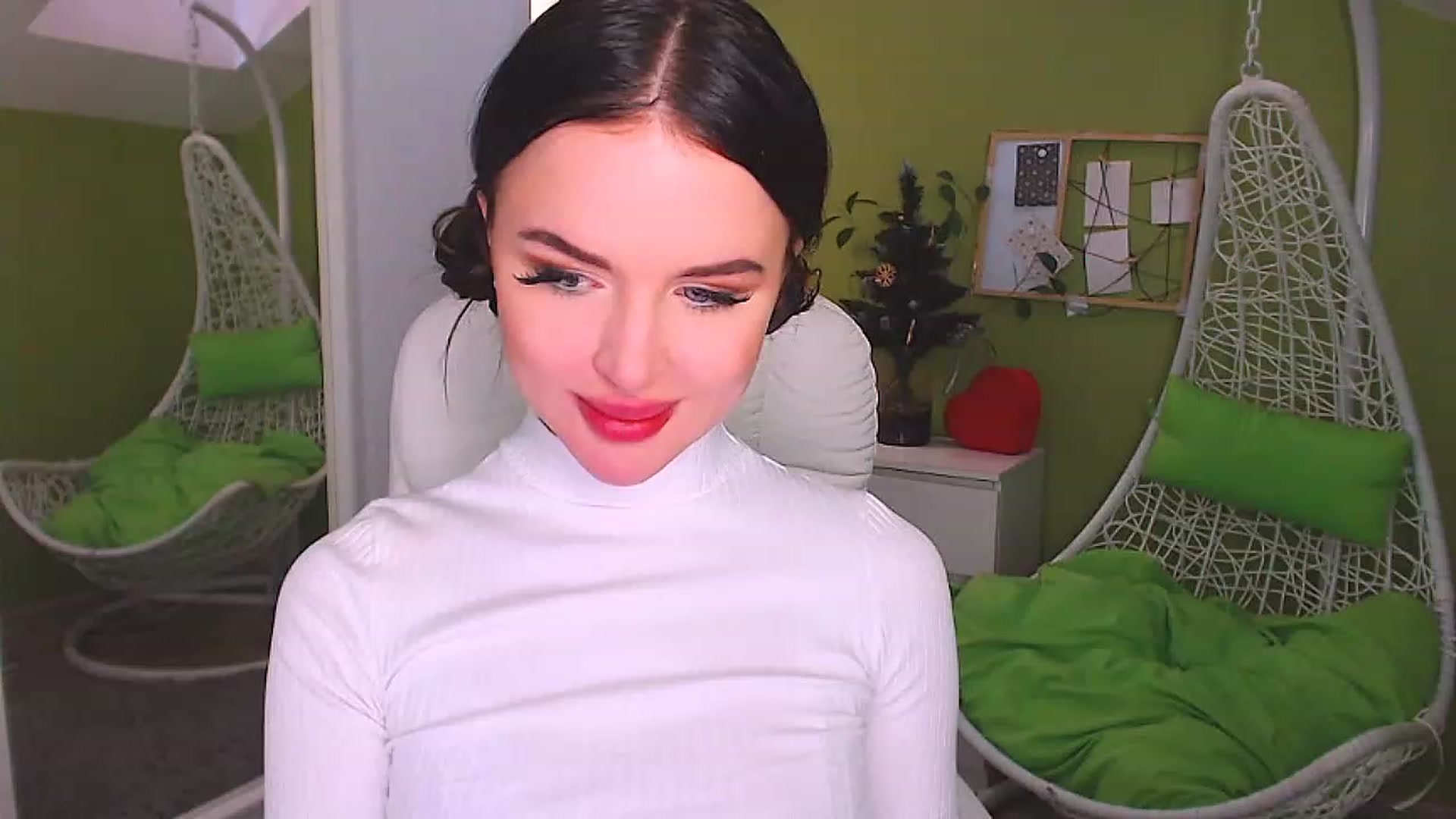 Gallery image thumbnail from JenniferMoris's myfreecams stream on, 12/30/2022, 13:17 image 10 of 20