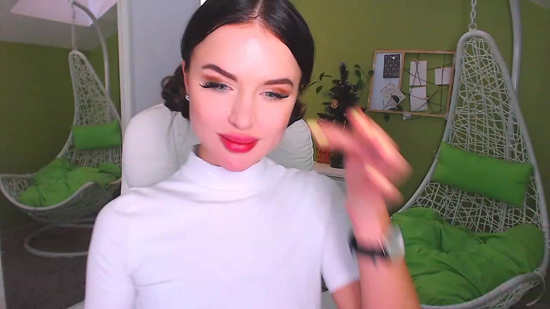 Gallery image thumbnail from JenniferMoris's myfreecams stream on, 12/30/2022, 13:17 image 19 of 20