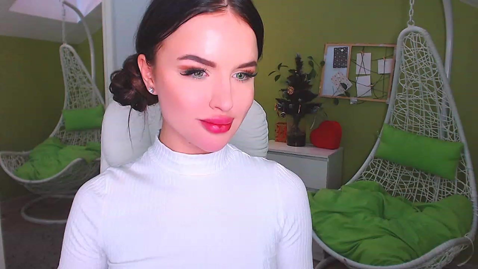 Gallery image thumbnail from JenniferMoris's myfreecams stream on, 12/30/2022, 13:17 image 16 of 20