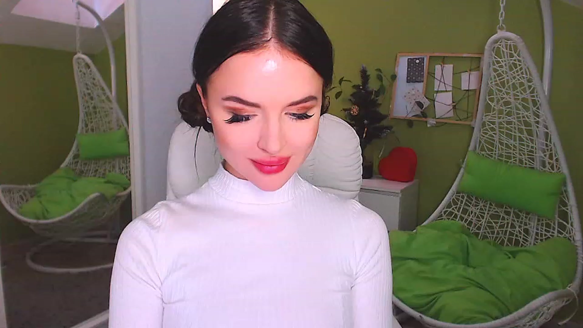 Gallery image thumbnail from JenniferMoris's myfreecams stream on, 12/30/2022, 13:17 image 5 of 20