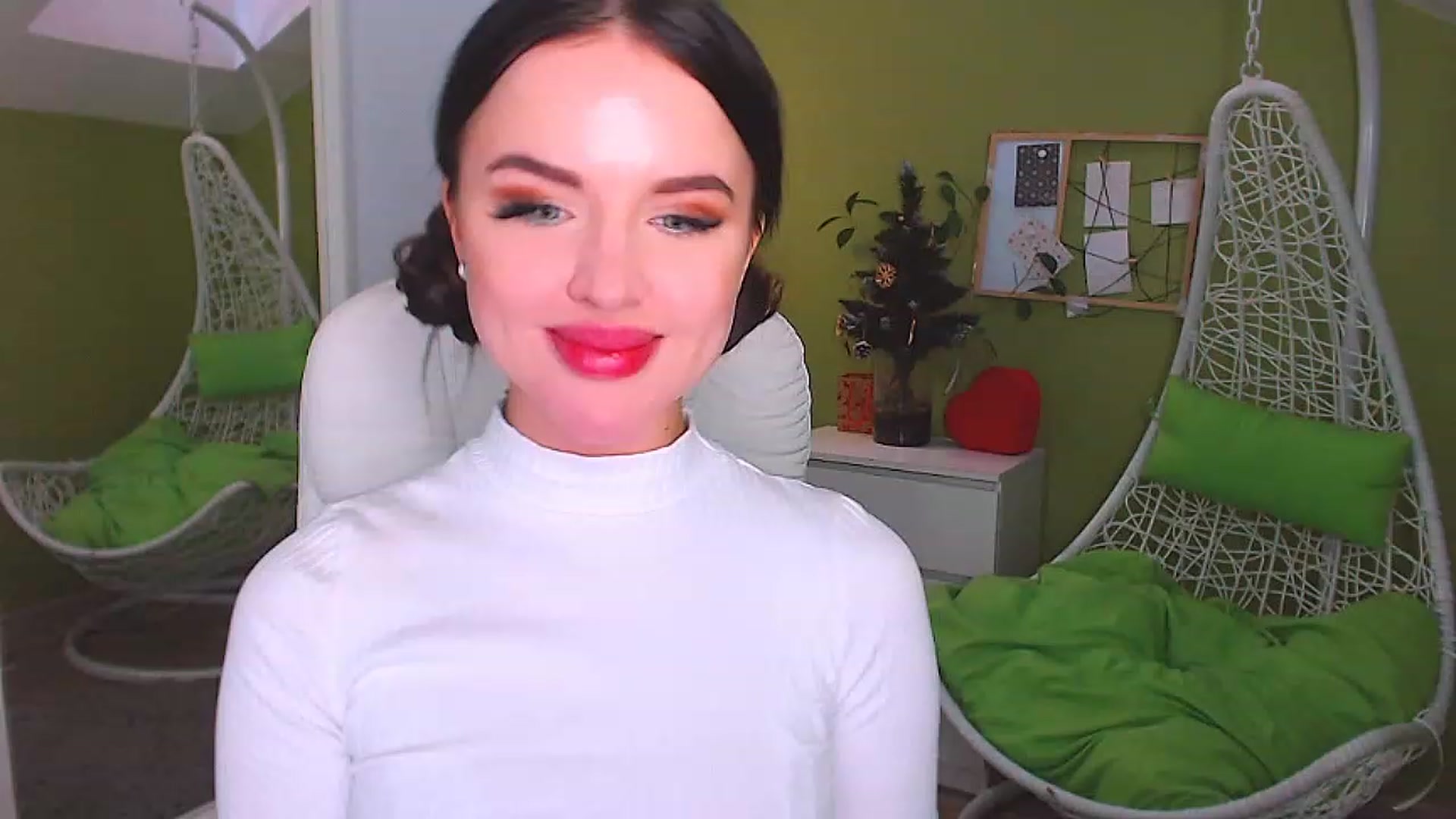 Gallery image thumbnail from JenniferMoris's myfreecams stream on, 12/30/2022, 13:17 image 14 of 20
