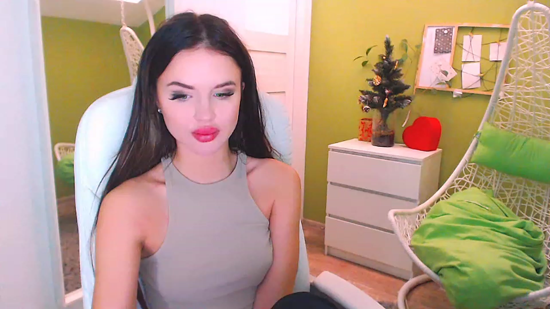 Gallery image thumbnail from JenniferMoris's myfreecams stream on, 01/03/2023, 11:55 image 5 of 20
