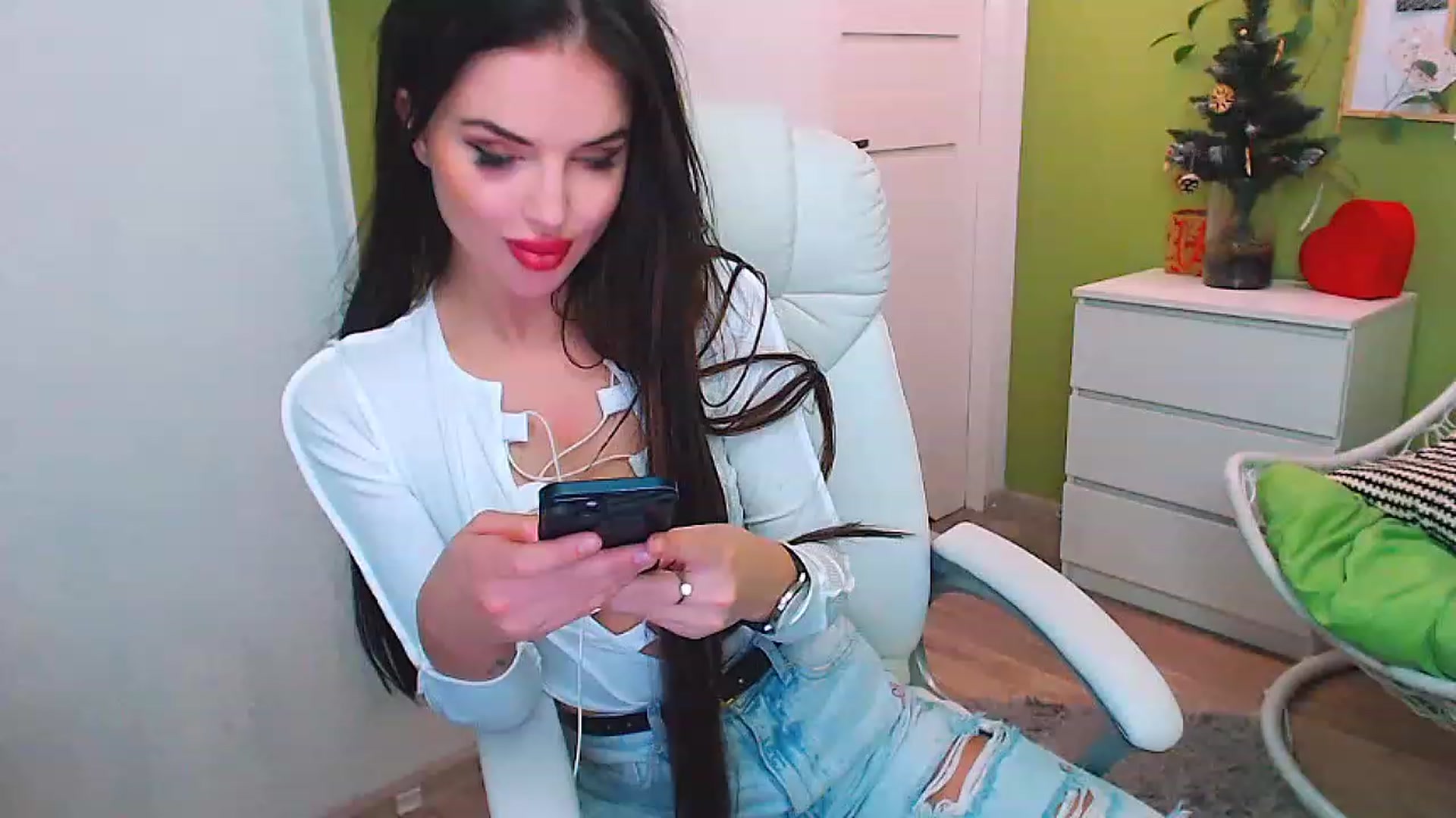 Gallery image thumbnail from JenniferMoris's myfreecams stream on, 01/05/2023, 10:57 image 5 of 20