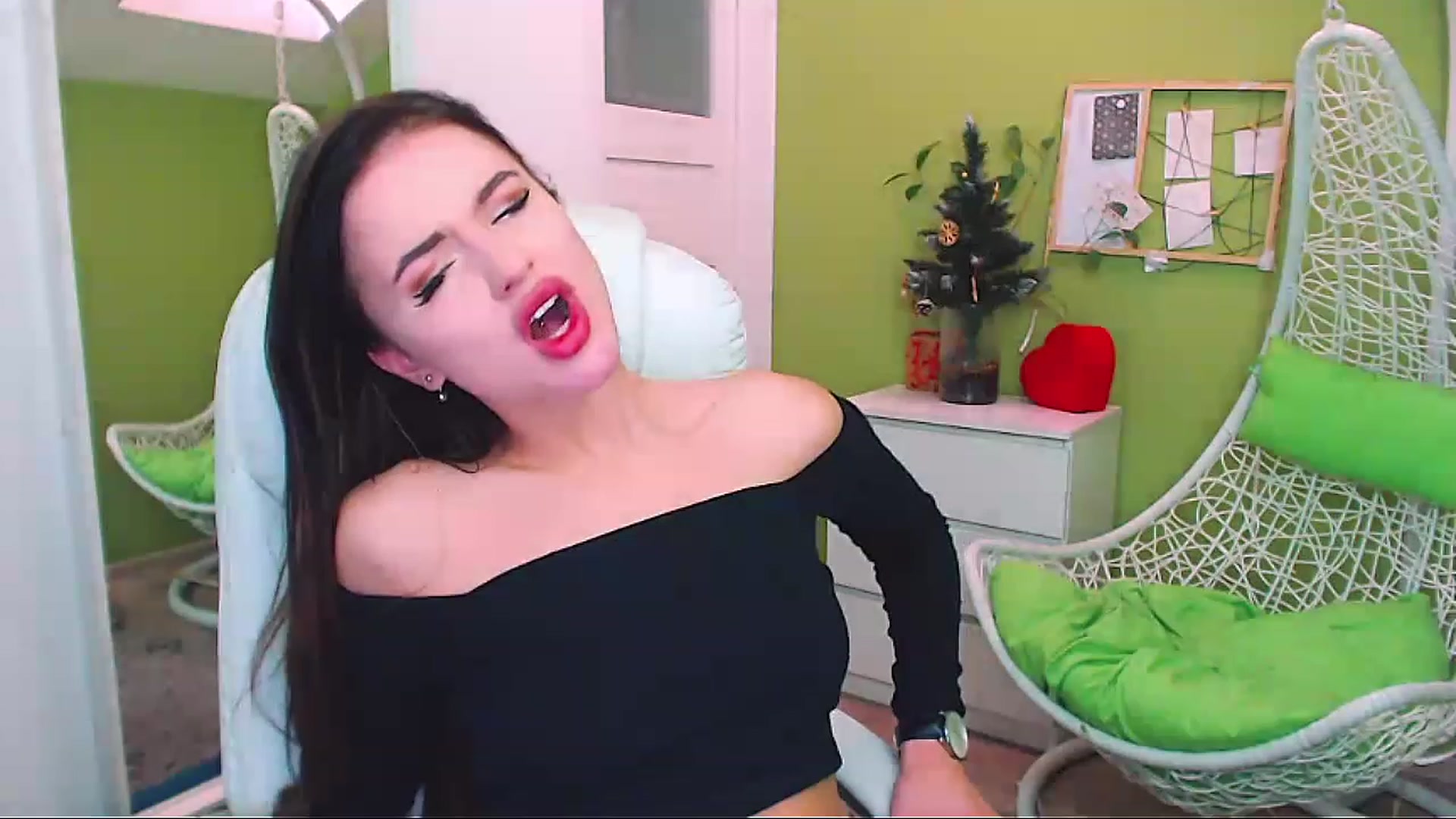 Gallery image thumbnail from JenniferMoris's myfreecams stream on, 01/09/2023, 10:14 image 13 of 20