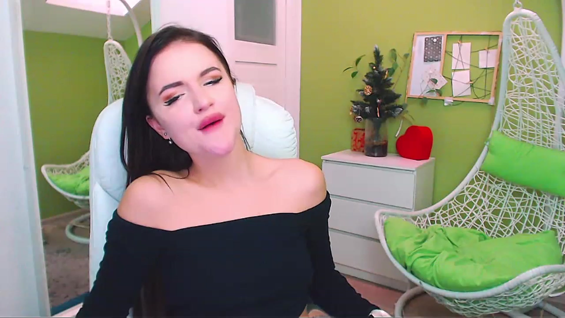 Gallery image thumbnail from JenniferMoris's myfreecams stream on, 01/09/2023, 10:14 image 16 of 20