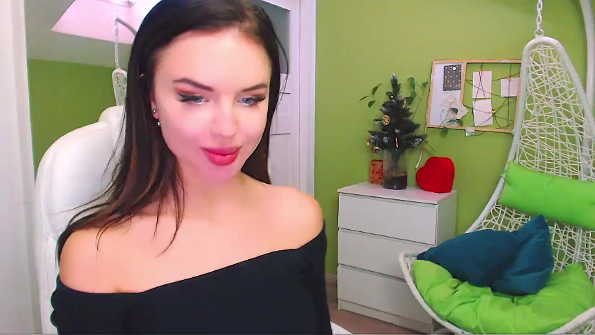 Gallery image thumbnail from JenniferMoris's myfreecams stream on, 01/09/2023, 12:31 image 8 of 20
