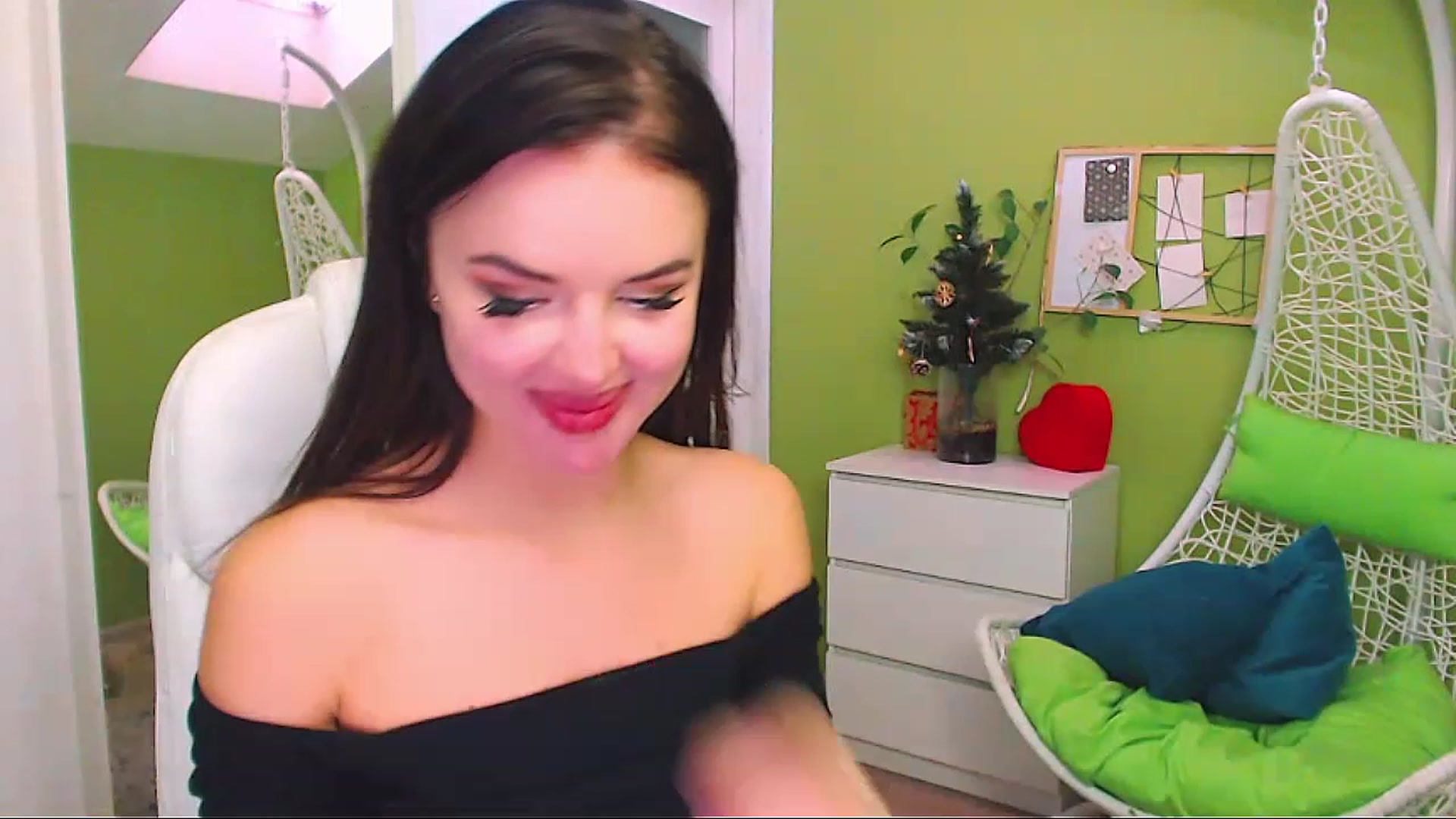 Gallery image thumbnail from JenniferMoris's myfreecams stream on, 01/09/2023, 12:31 image 10 of 20