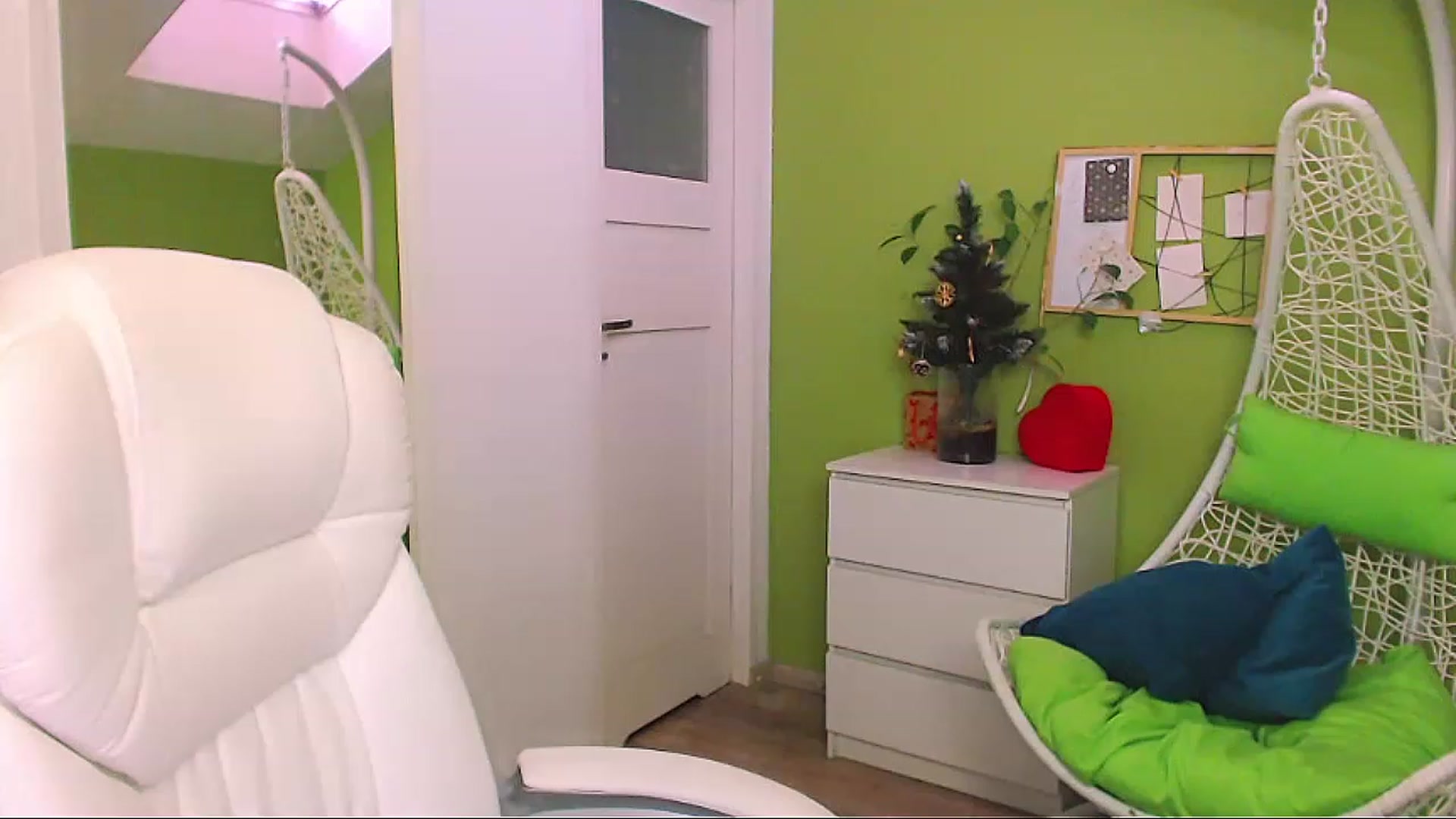 Gallery image thumbnail from JenniferMoris's myfreecams stream on, 01/09/2023, 12:31 image 13 of 20