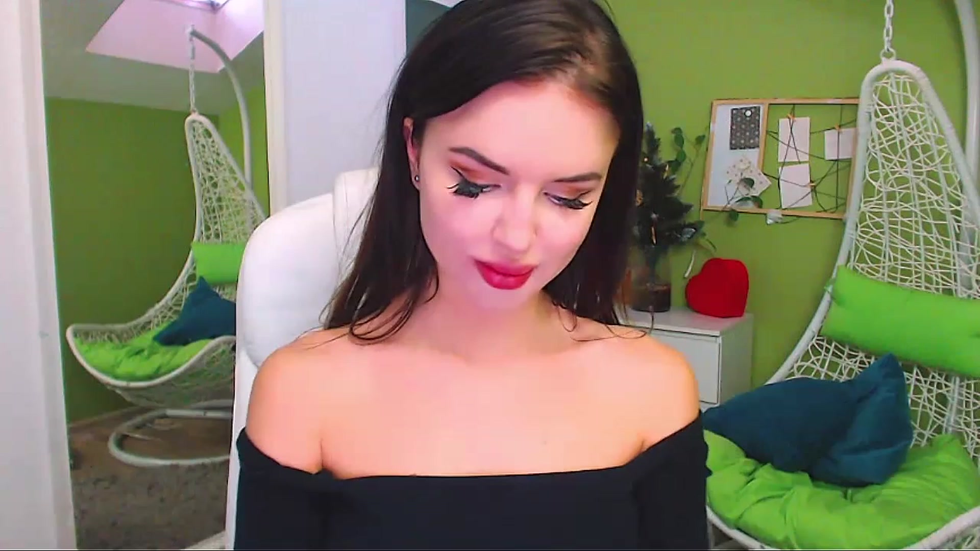 Gallery image thumbnail from JenniferMoris's myfreecams stream on, 01/09/2023, 12:31 image 18 of 20