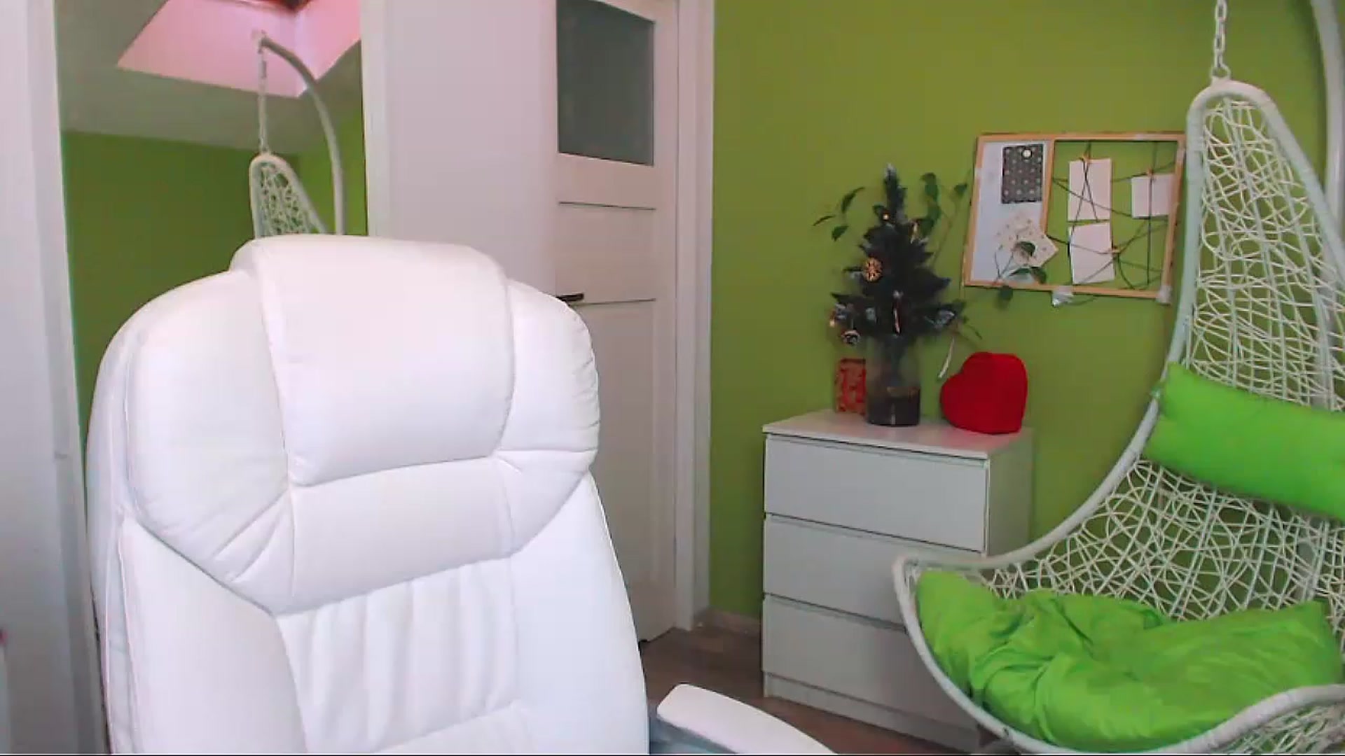 Gallery image thumbnail from JenniferMoris's myfreecams stream on, 01/09/2023, 12:31 image 3 of 20