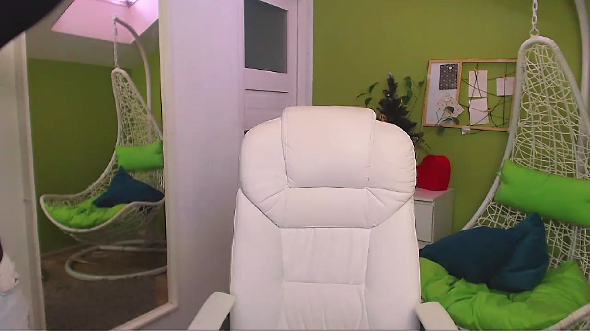 Gallery image thumbnail from JenniferMoris's myfreecams stream on, 01/09/2023, 12:31 image 6 of 20
