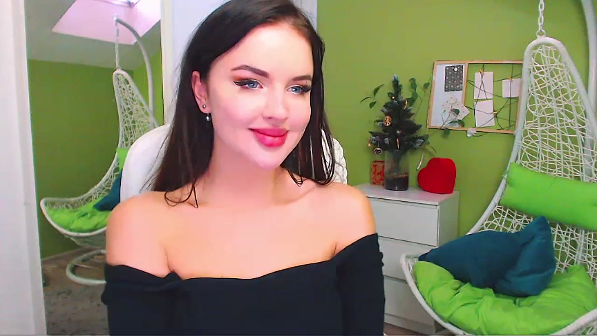 Gallery image thumbnail from JenniferMoris's myfreecams stream on, 01/09/2023, 12:31 image 17 of 20