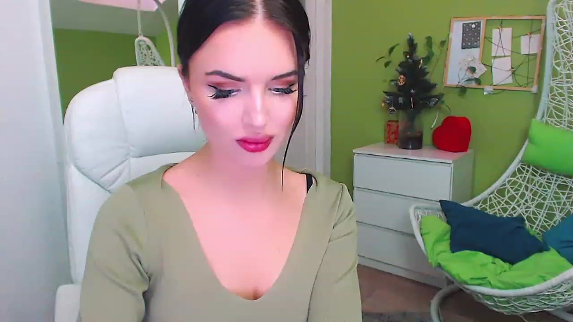 Gallery image thumbnail from JenniferMoris's myfreecams stream on, 01/10/2023, 12:15 image 15 of 20