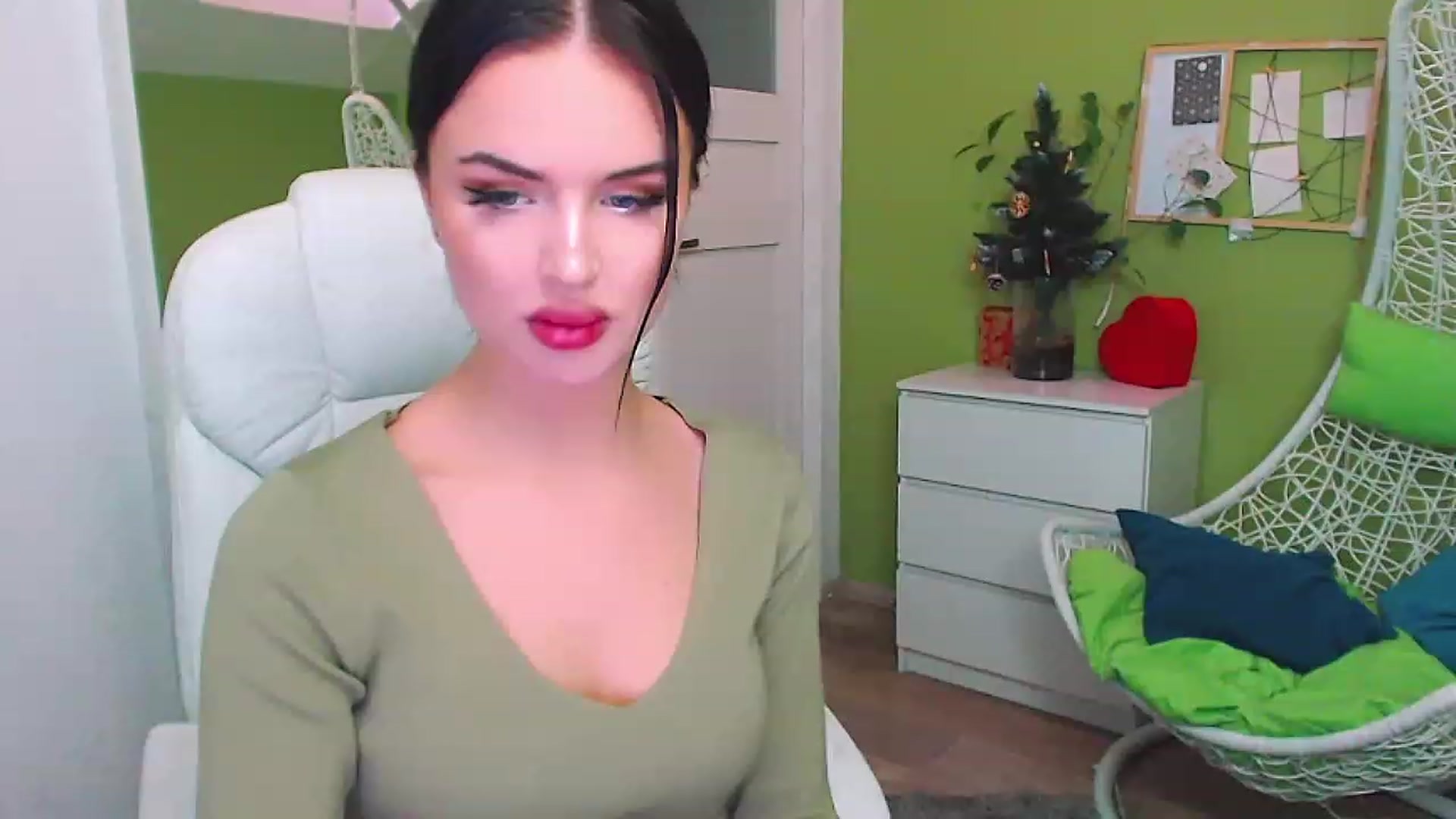 Gallery image thumbnail from JenniferMoris's myfreecams stream on, 01/10/2023, 12:15 image 9 of 20