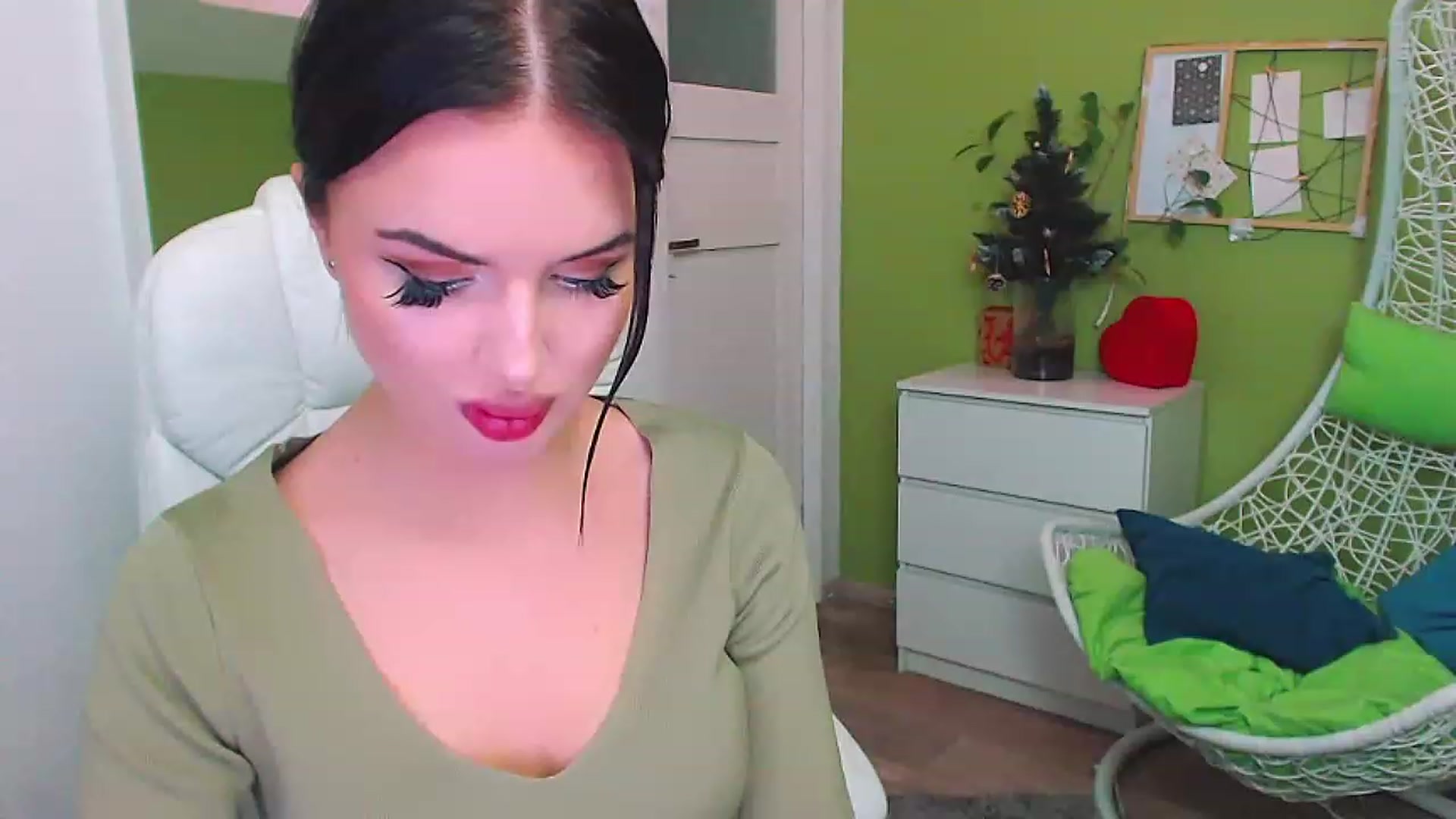 Gallery image thumbnail from JenniferMoris's myfreecams stream on, 01/10/2023, 12:15 image 3 of 20