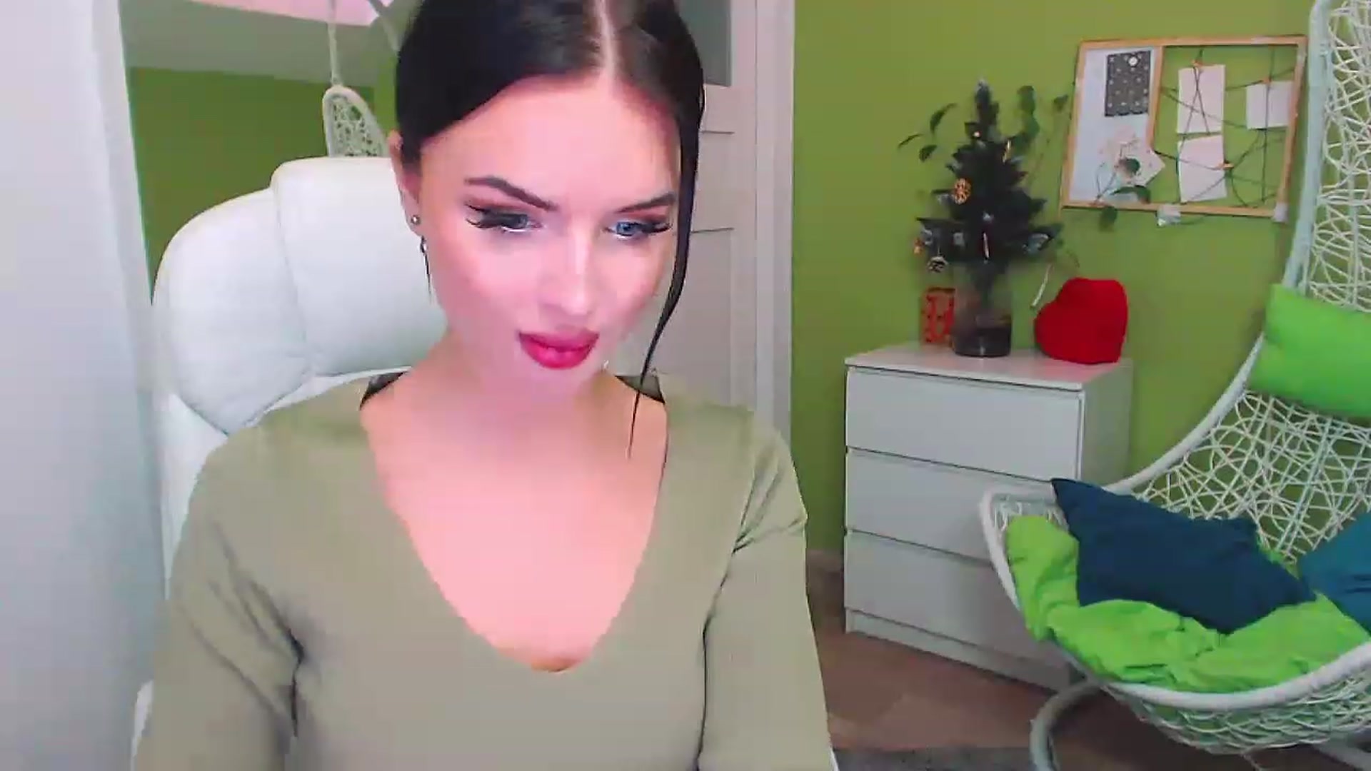 Gallery image thumbnail from JenniferMoris's myfreecams stream on, 01/10/2023, 12:15 image 19 of 20