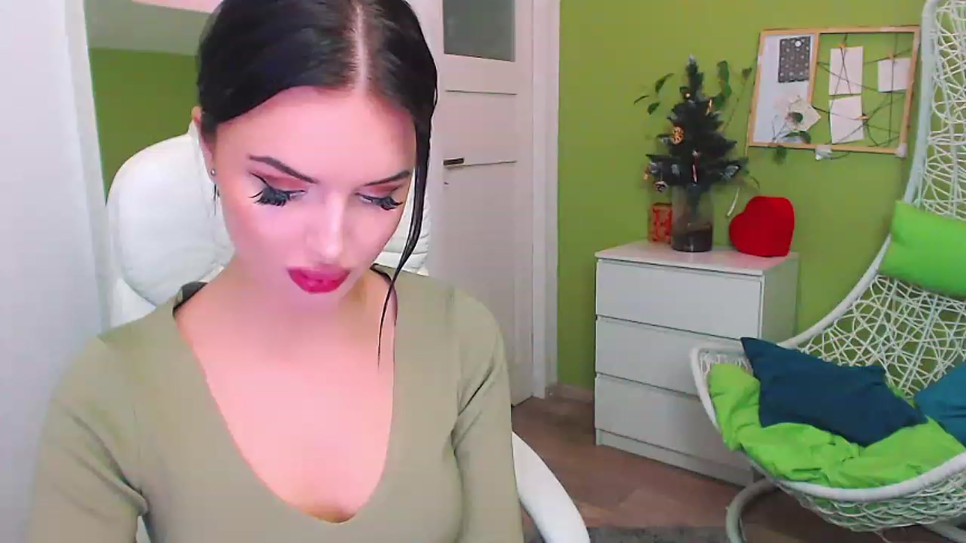 Gallery image thumbnail from JenniferMoris's myfreecams stream on, 01/10/2023, 12:15 image 11 of 20
