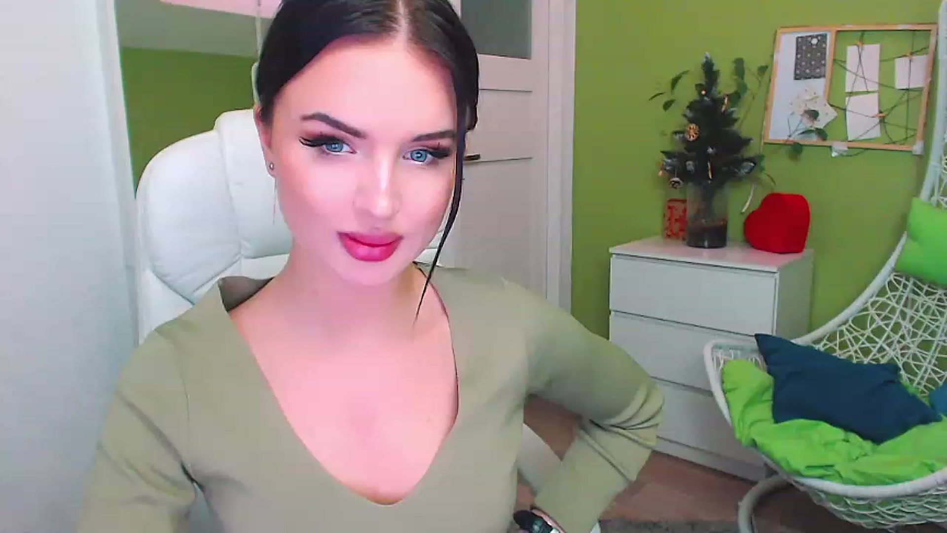 Gallery image thumbnail from JenniferMoris's myfreecams stream on, 01/10/2023, 12:37 image 20 of 20