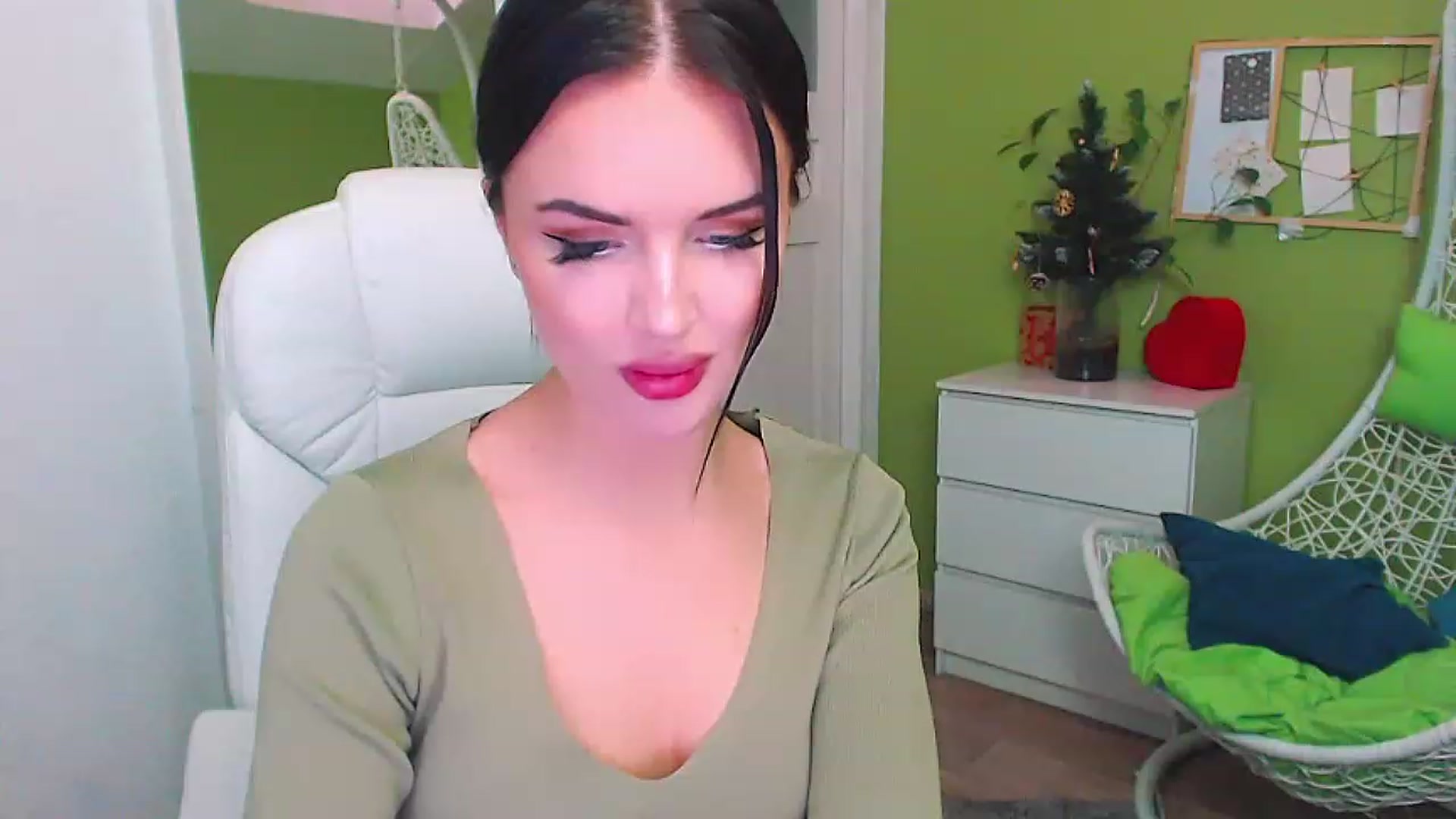 Gallery image thumbnail from JenniferMoris's myfreecams stream on, 01/10/2023, 12:37 image 2 of 20