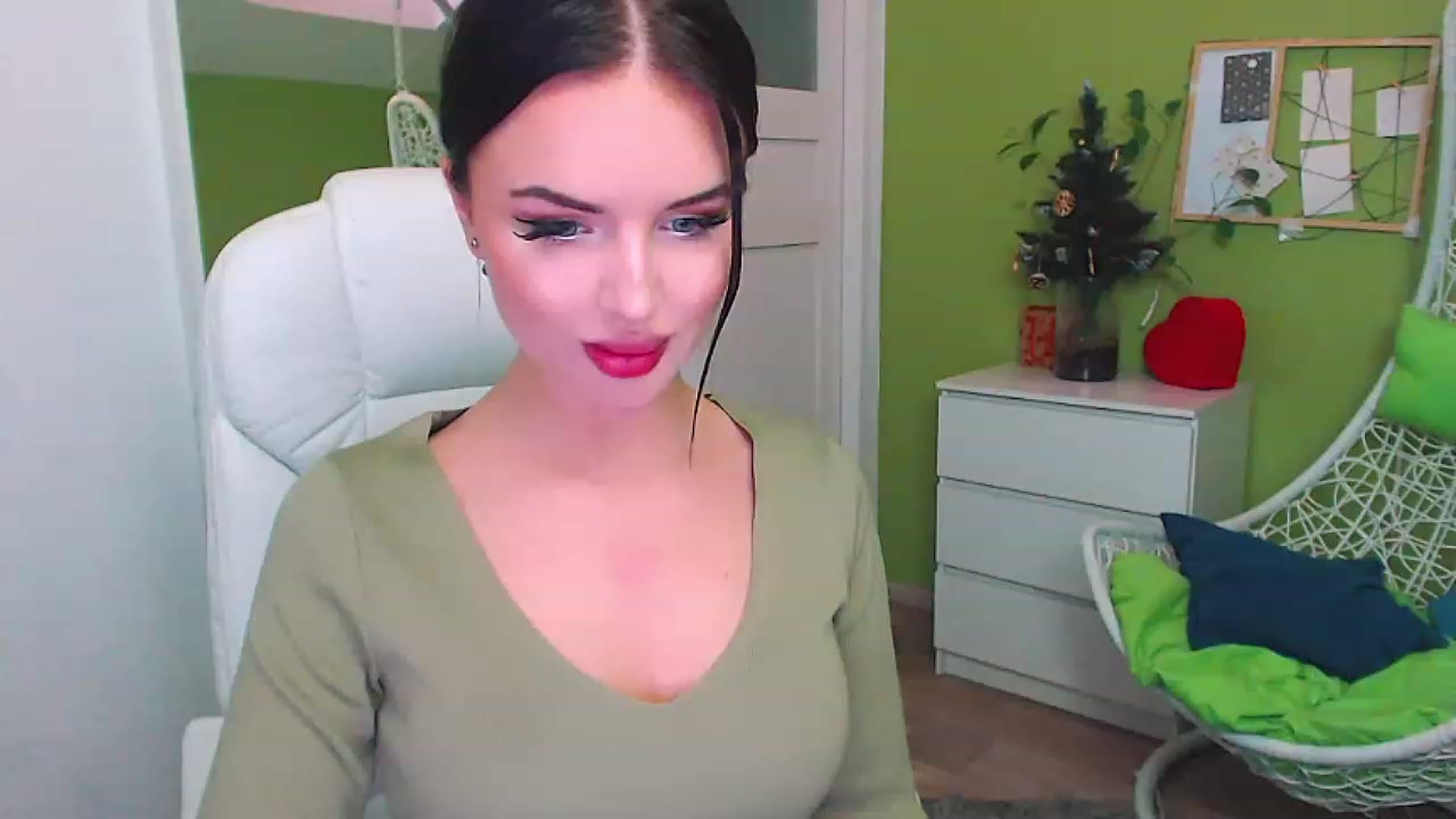 Gallery image thumbnail from JenniferMoris's myfreecams stream on, 01/10/2023, 12:37 image 13 of 20