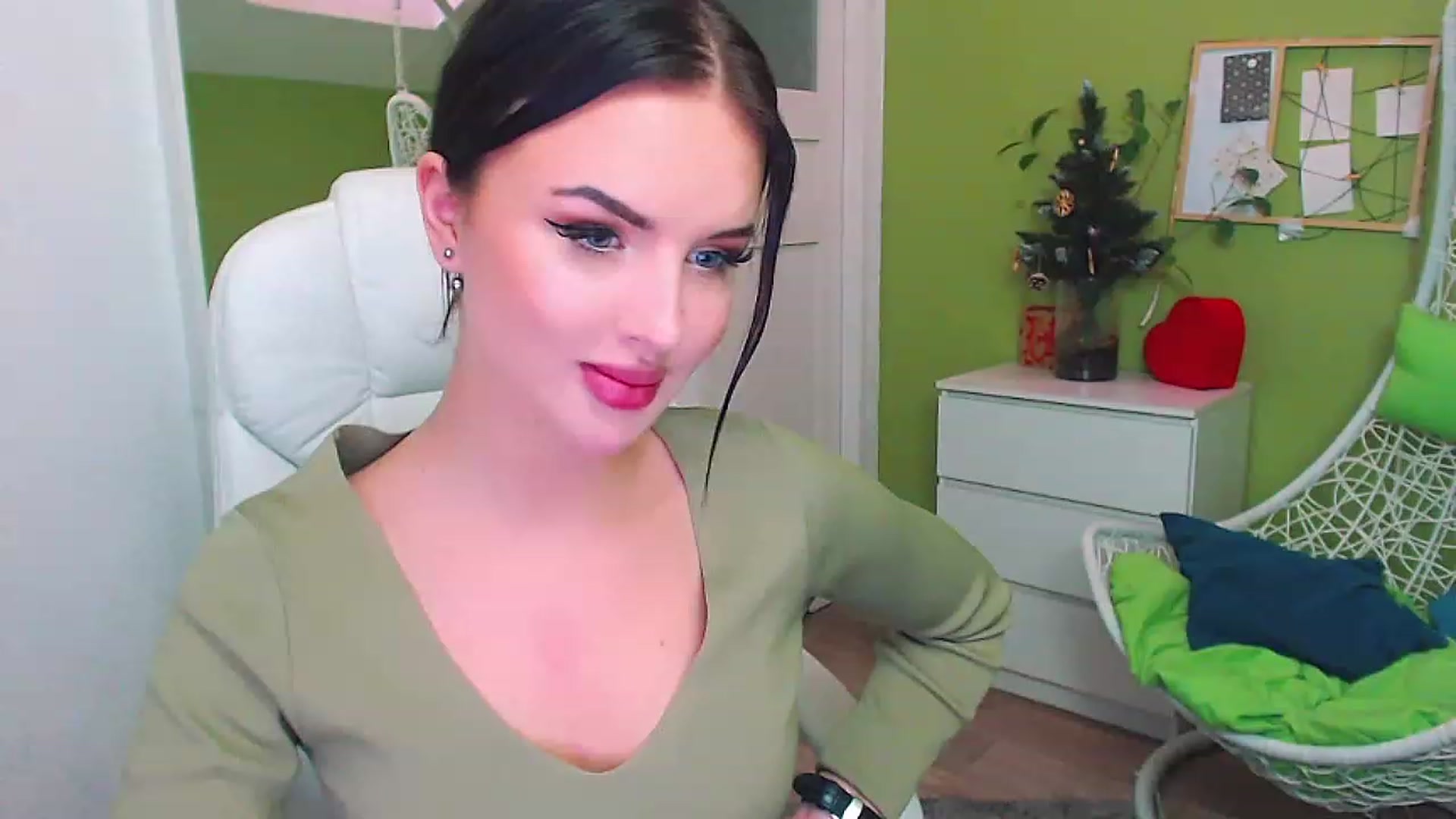 Gallery image thumbnail from JenniferMoris's myfreecams stream on, 01/10/2023, 12:37 image 19 of 20