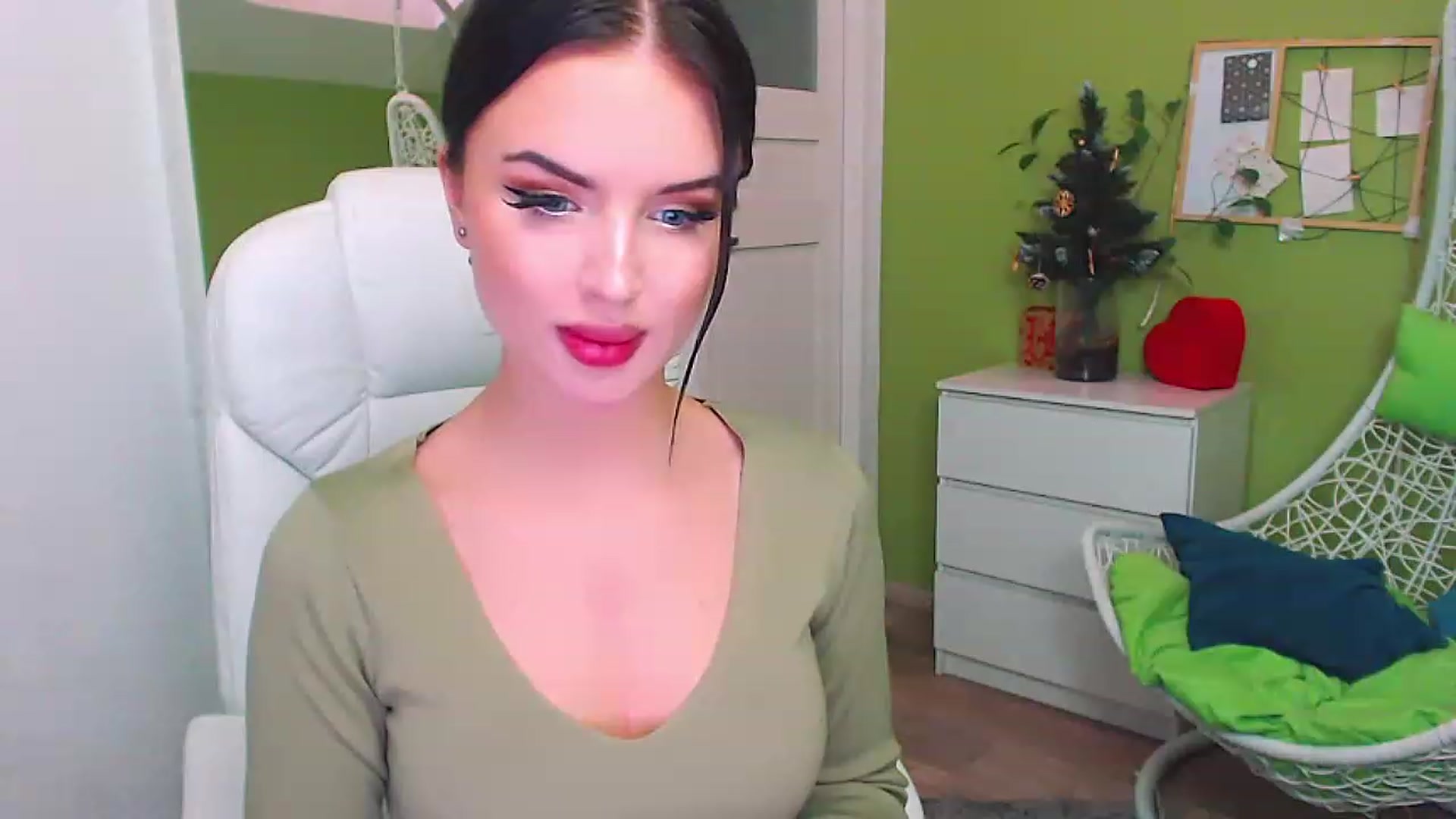 Gallery image thumbnail from JenniferMoris's myfreecams stream on, 01/10/2023, 12:37 image 16 of 20