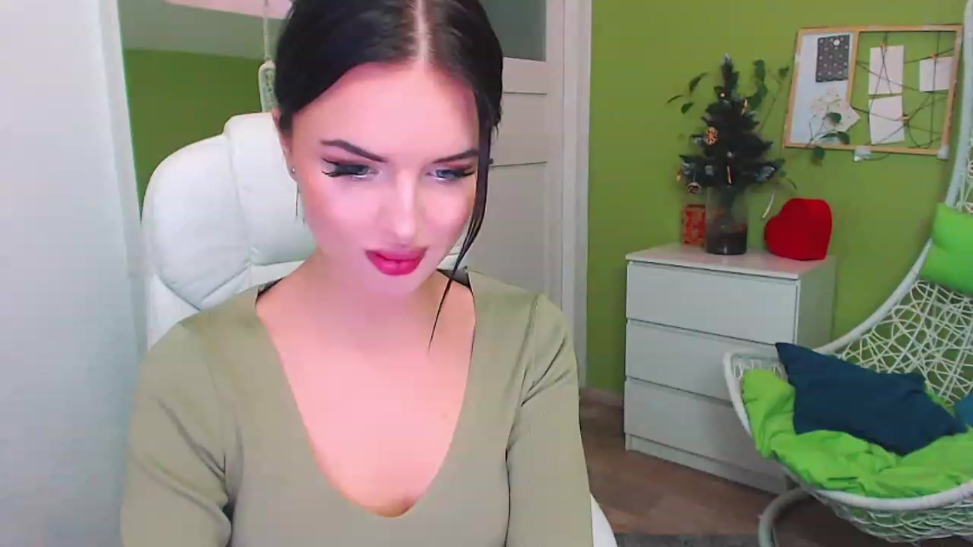 Gallery image thumbnail from JenniferMoris's myfreecams stream on, 01/10/2023, 12:37 image 1 of 20