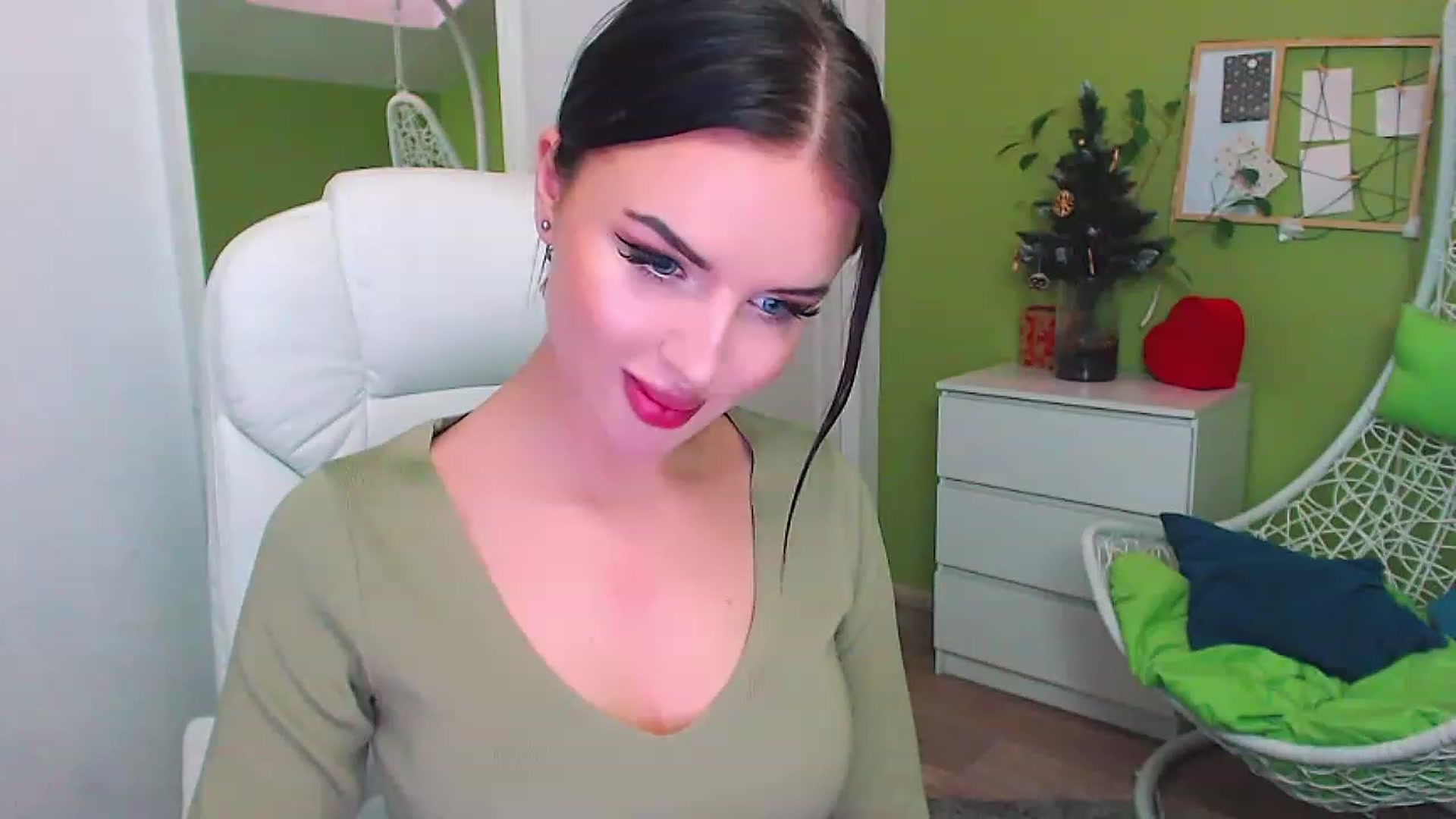 Gallery image thumbnail from JenniferMoris's myfreecams stream on, 01/10/2023, 12:37 image 14 of 20