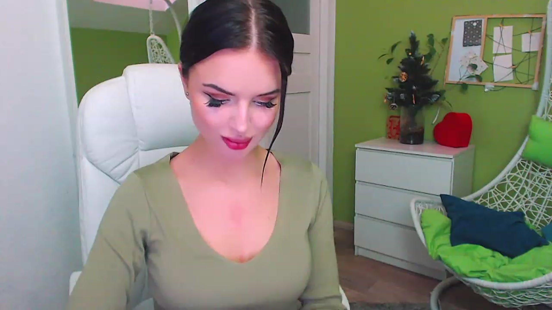 Gallery image thumbnail from JenniferMoris's myfreecams stream on, 01/10/2023, 12:37 image 15 of 20