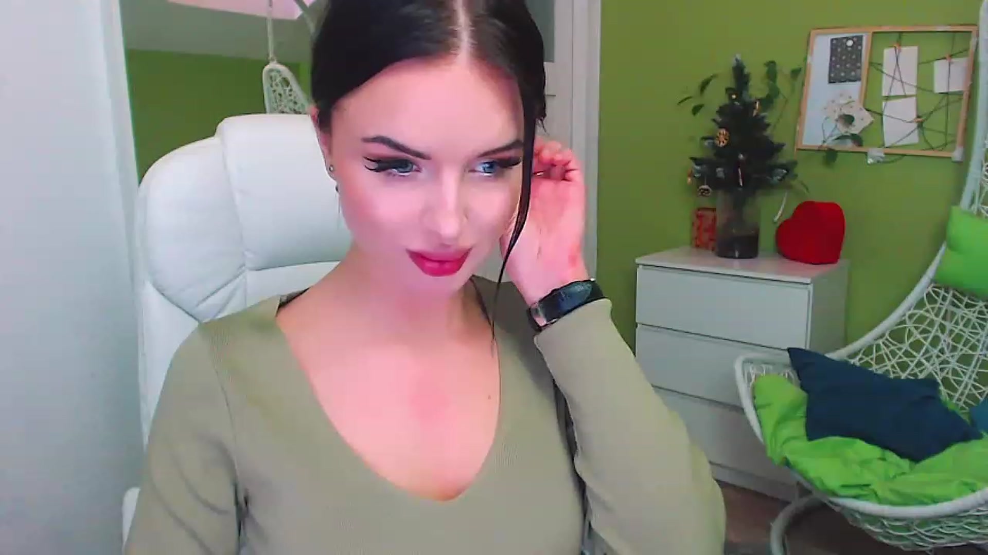 Gallery image thumbnail from JenniferMoris's myfreecams stream on, 01/10/2023, 12:37 image 11 of 20