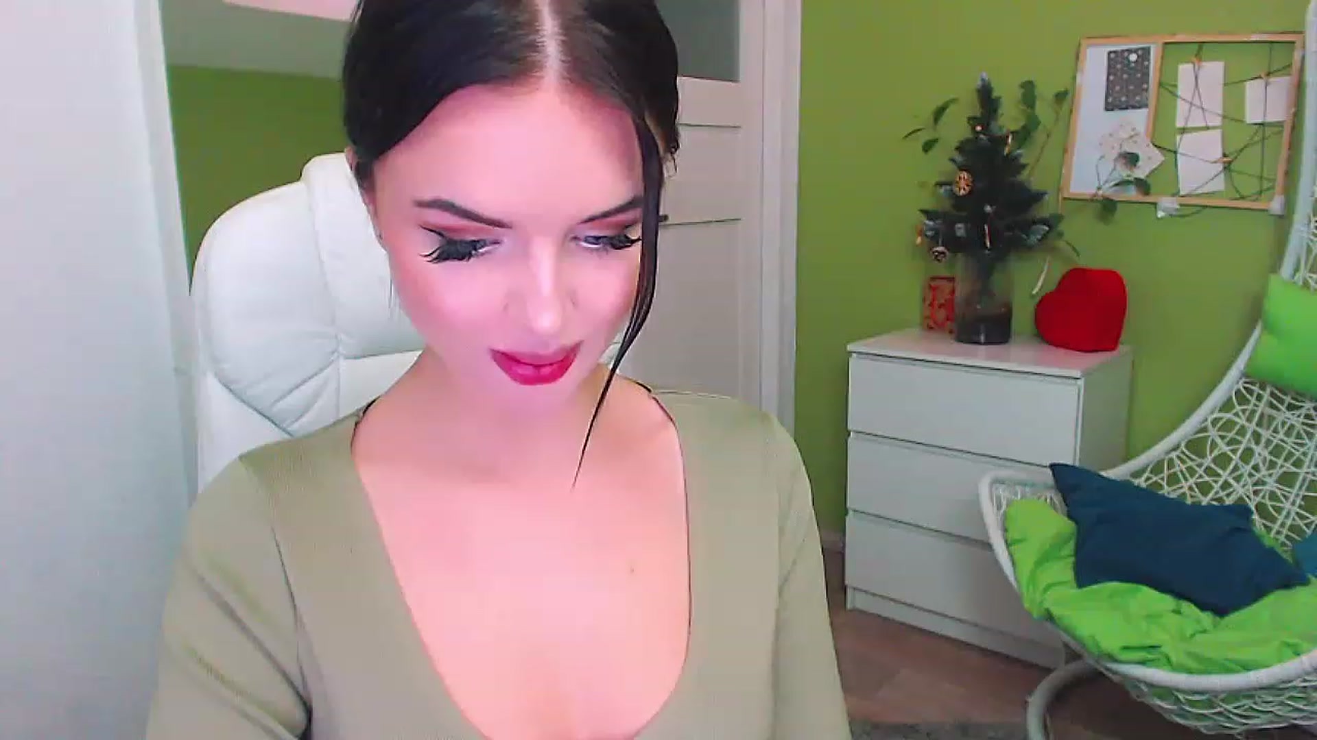 Gallery image thumbnail from JenniferMoris's myfreecams stream on, 01/10/2023, 12:37 image 4 of 20
