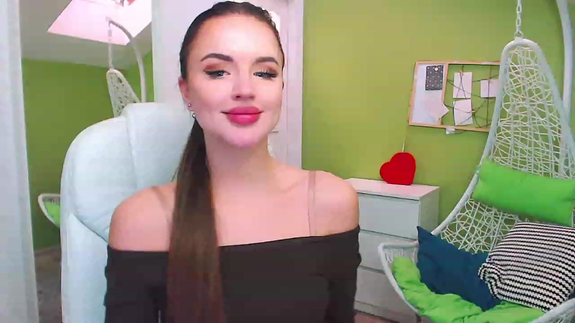 Gallery image thumbnail from JenniferMoris's myfreecams stream on, 01/12/2023, 11:22 image 9 of 20
