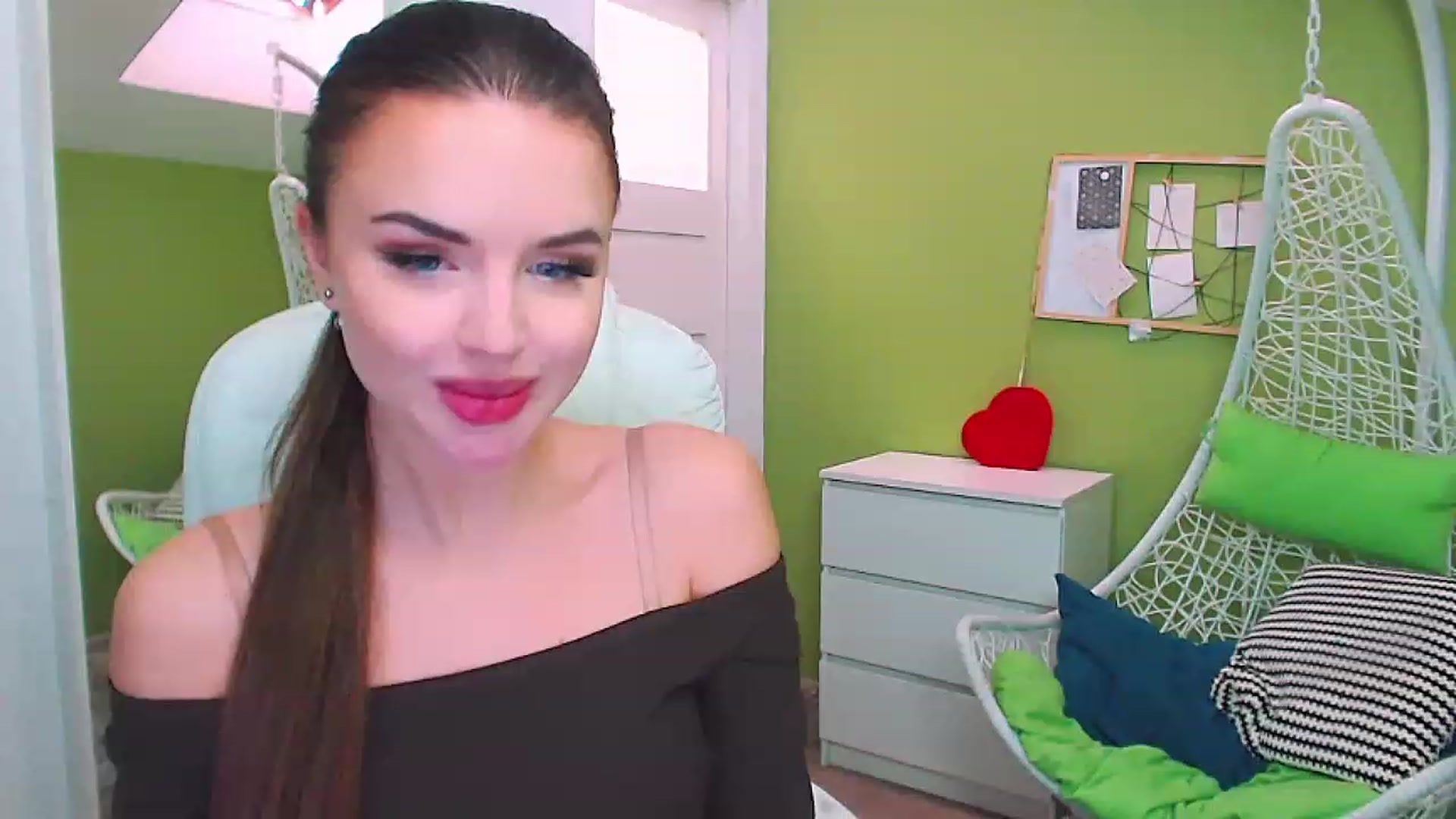 Gallery image thumbnail from JenniferMoris's myfreecams stream on, 01/12/2023, 11:22 image 6 of 20