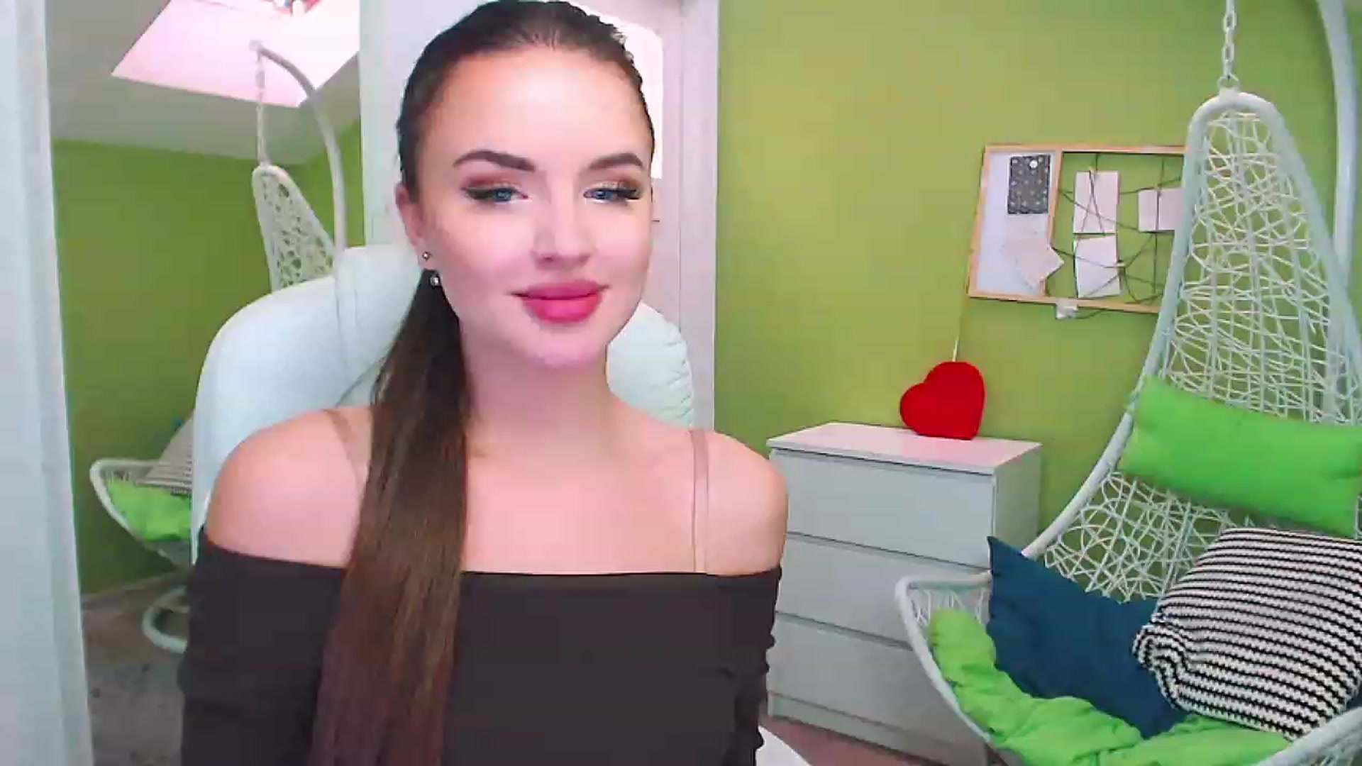 Gallery image thumbnail from JenniferMoris's myfreecams stream on, 01/12/2023, 11:22 image 11 of 20
