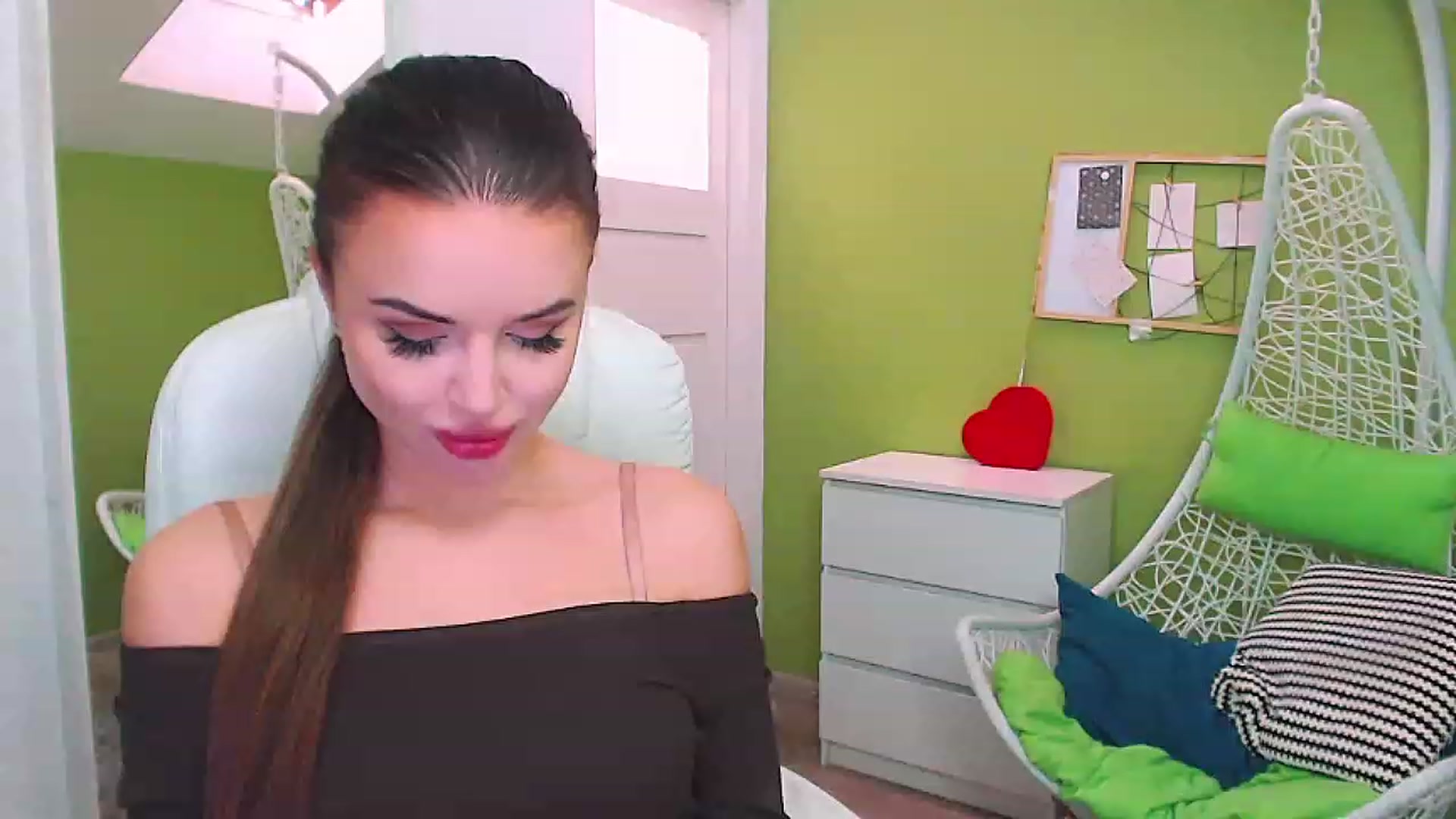Gallery image thumbnail from JenniferMoris's myfreecams stream on, 01/12/2023, 11:22 image 10 of 20