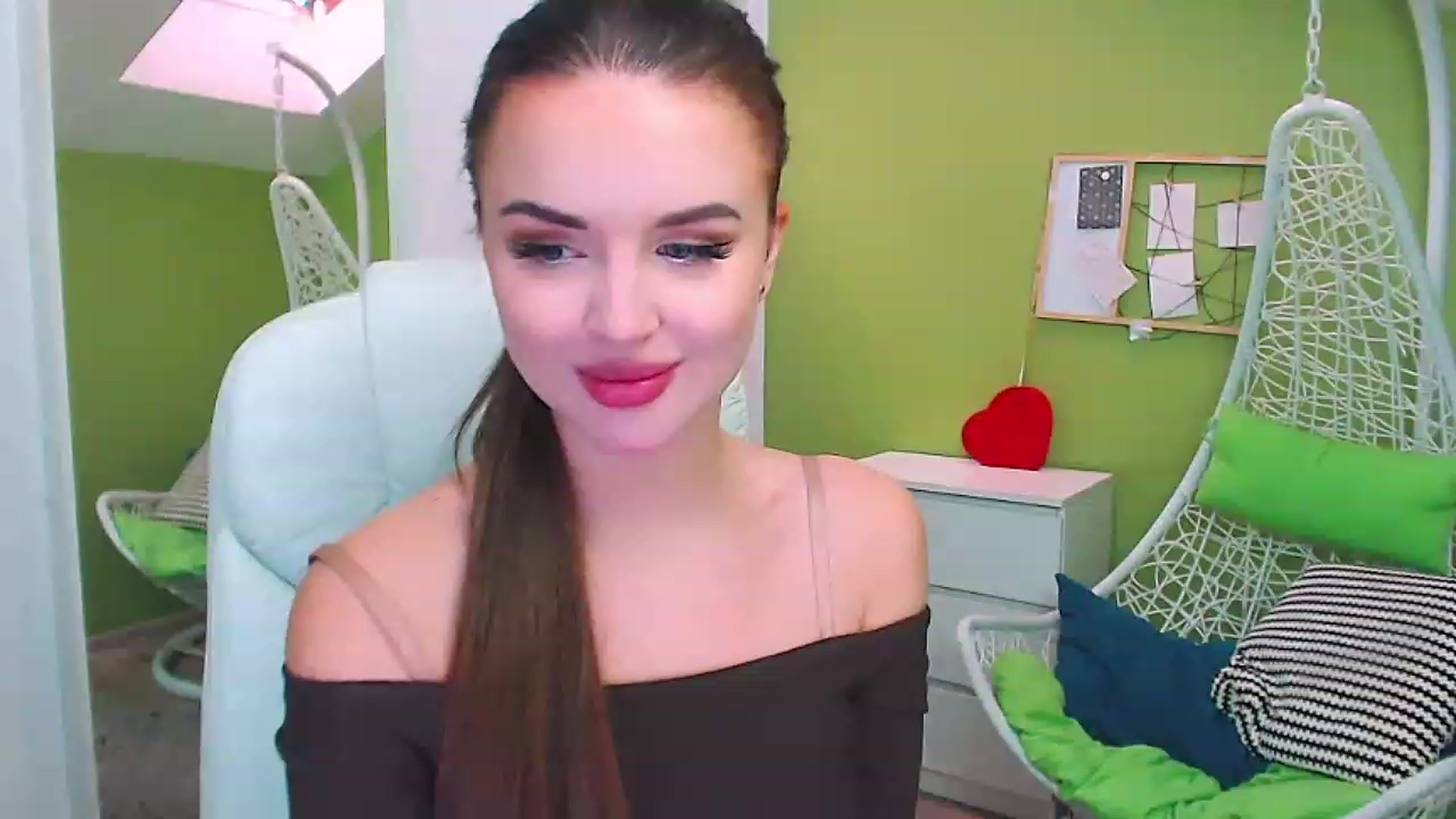 Gallery image thumbnail from JenniferMoris's myfreecams stream on, 01/12/2023, 11:22 image 7 of 20