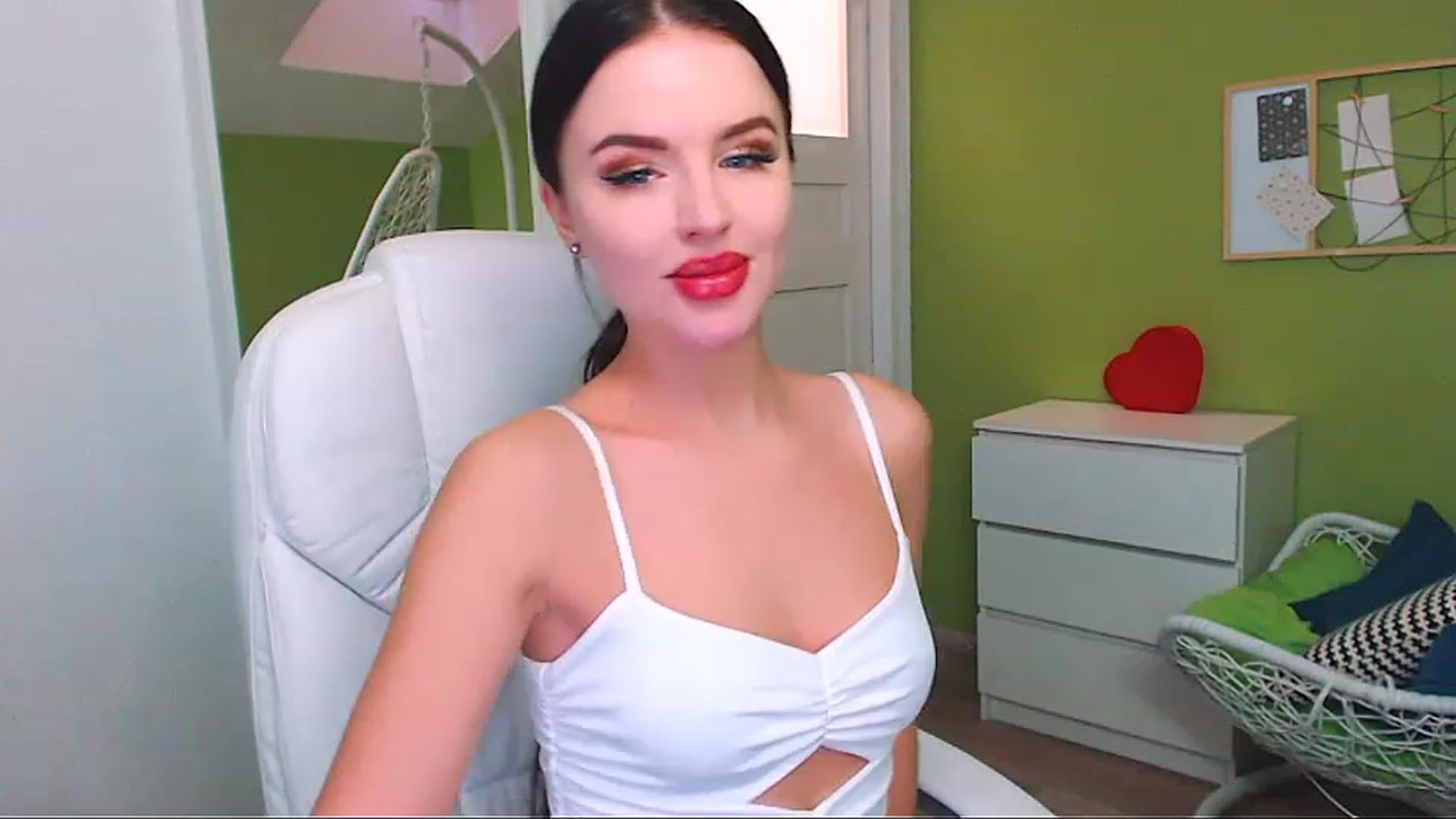 Gallery image thumbnail from JenniferMoris's myfreecams stream on, 01/15/2023, 12:32 image 7 of 20