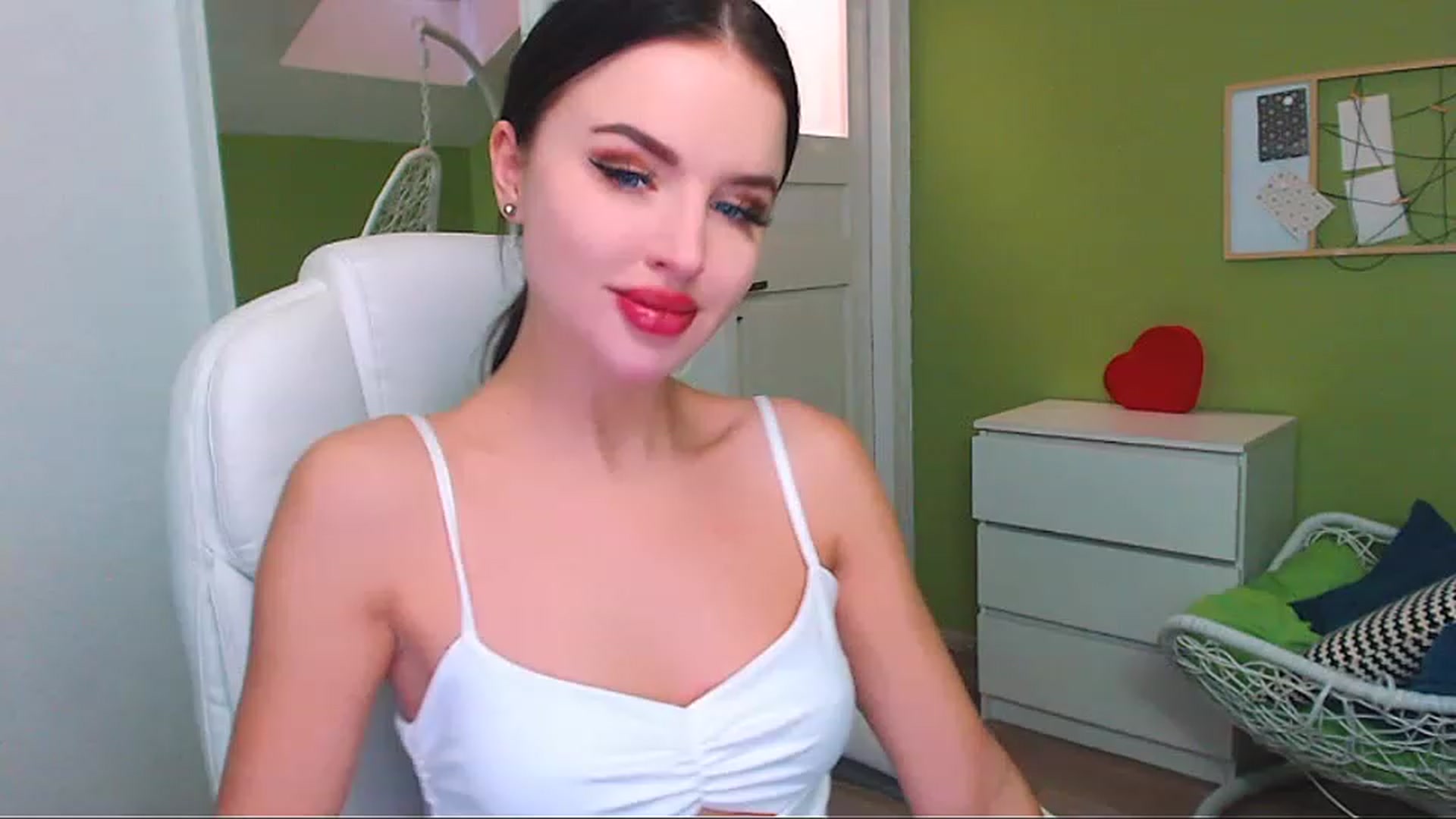Gallery image thumbnail from JenniferMoris's myfreecams stream on, 01/15/2023, 12:32 image 3 of 20