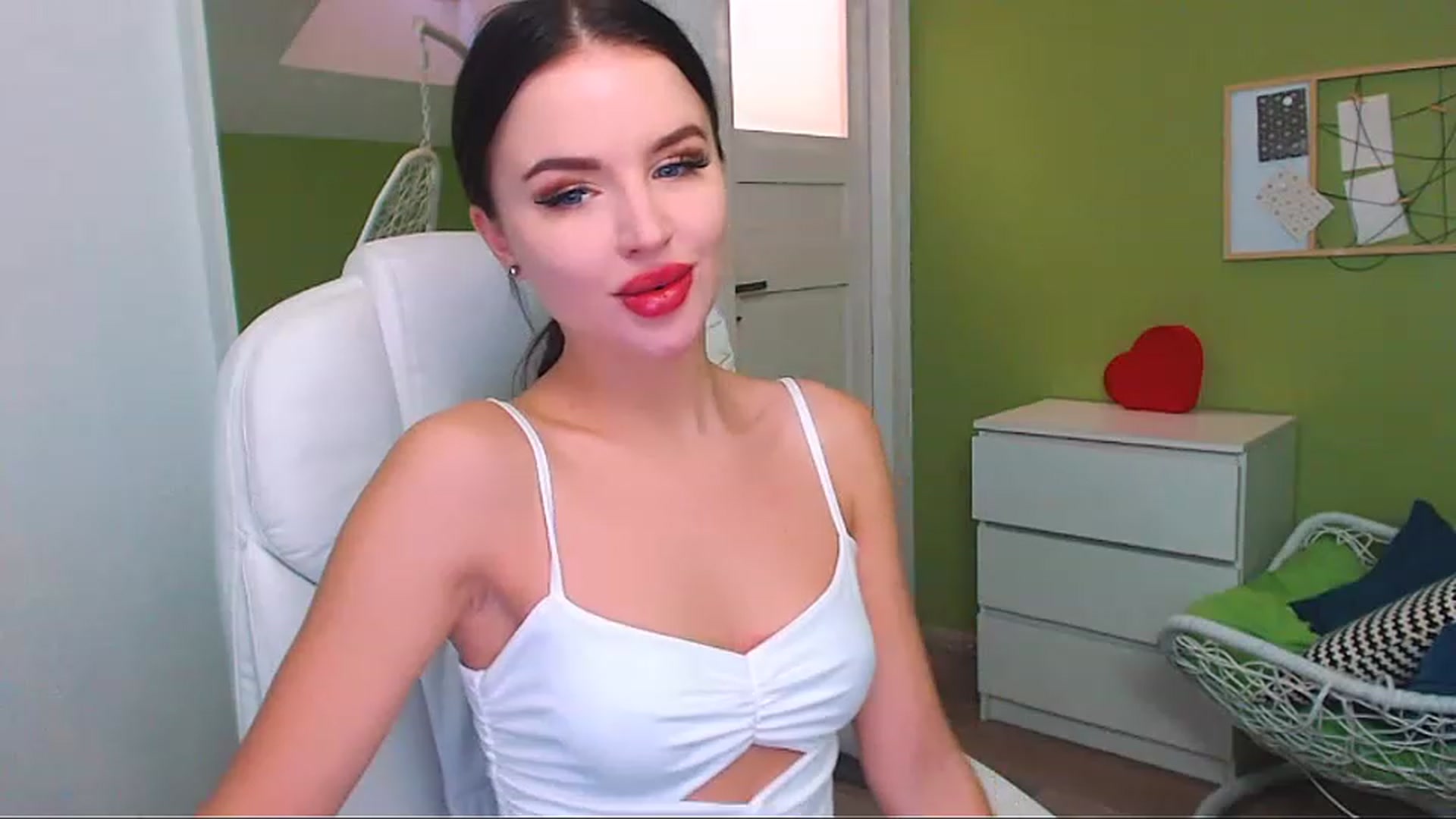 Gallery image thumbnail from JenniferMoris's myfreecams stream on, 01/15/2023, 12:32 image 4 of 20