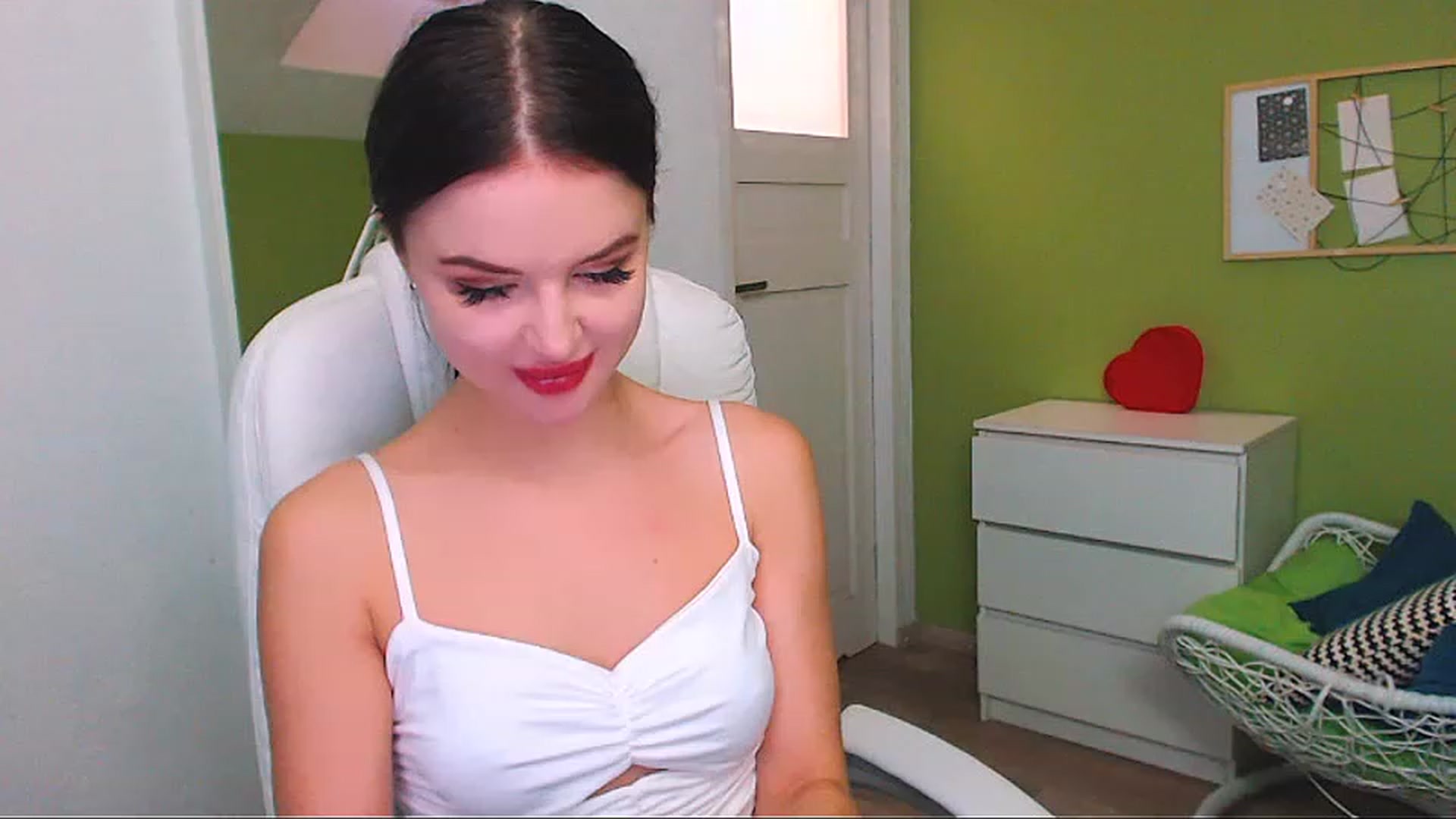 Gallery image thumbnail from JenniferMoris's myfreecams stream on, 01/15/2023, 12:32 image 10 of 20