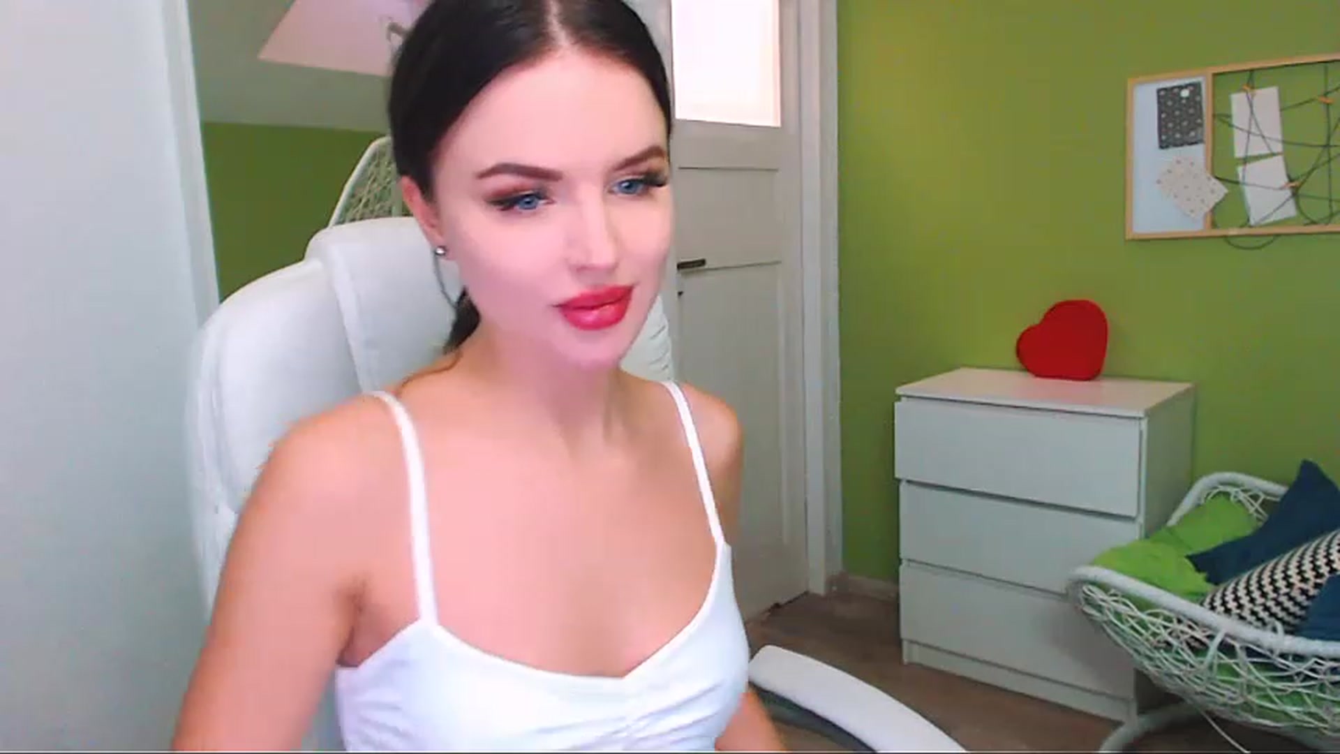 Gallery image thumbnail from JenniferMoris's myfreecams stream on, 01/15/2023, 12:32 image 20 of 20